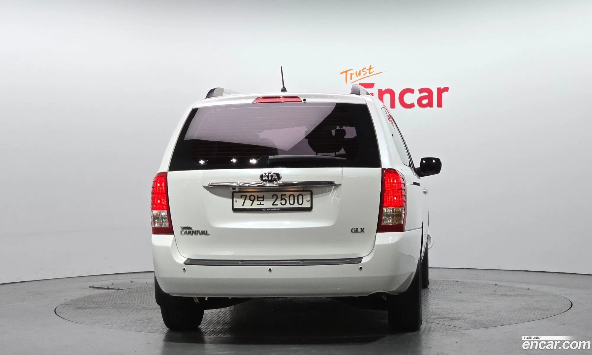 Kia Carnival R 2013 — 20