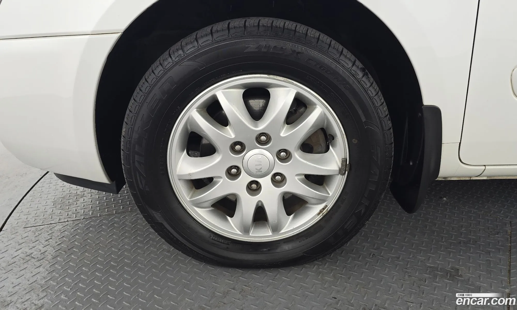 Kia Carnival R 2013 — 13