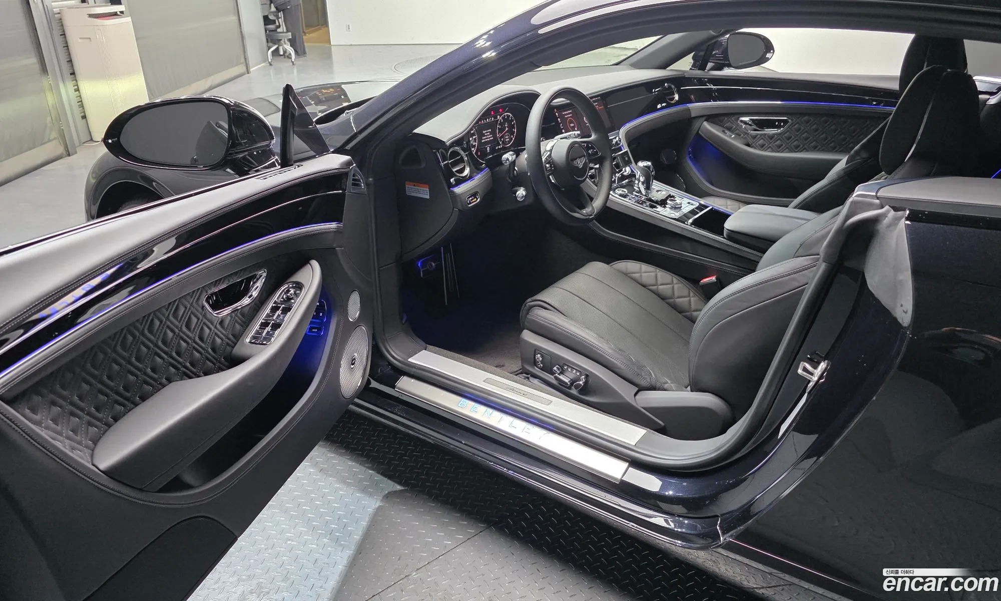 Bentley Continental GT 2023 — 13