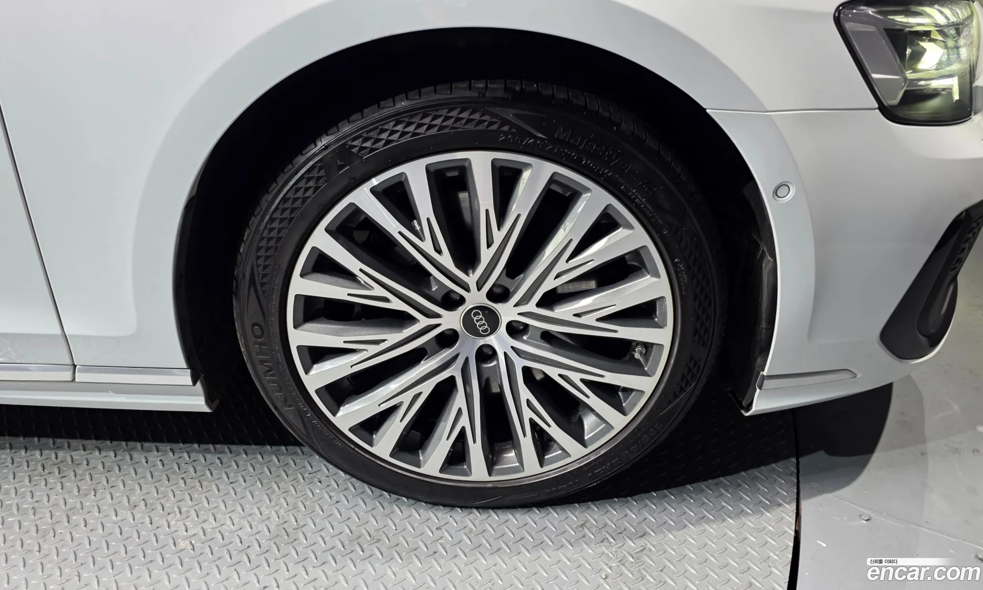 Audi A8 2023 — 8