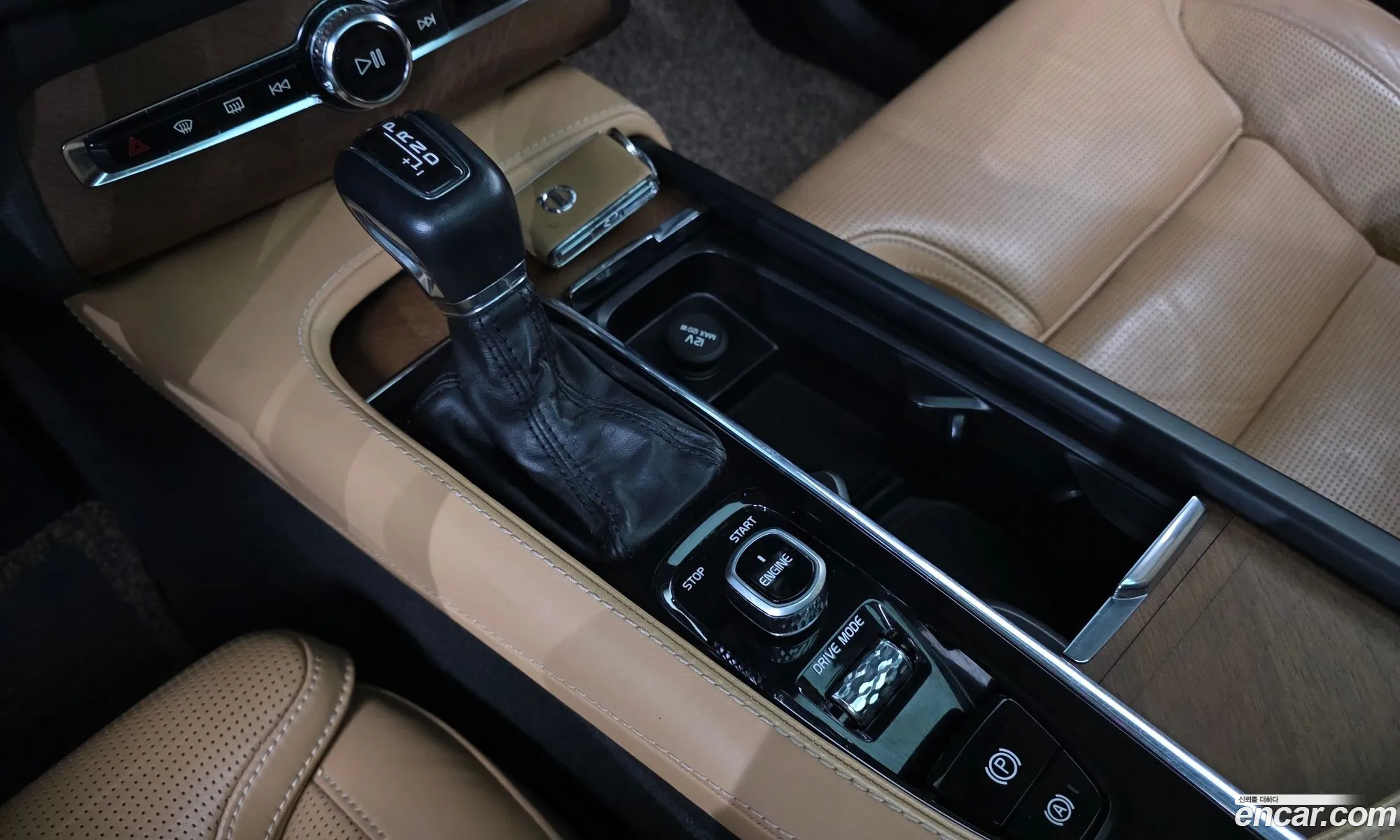 Volvo XC90 2016 — 19