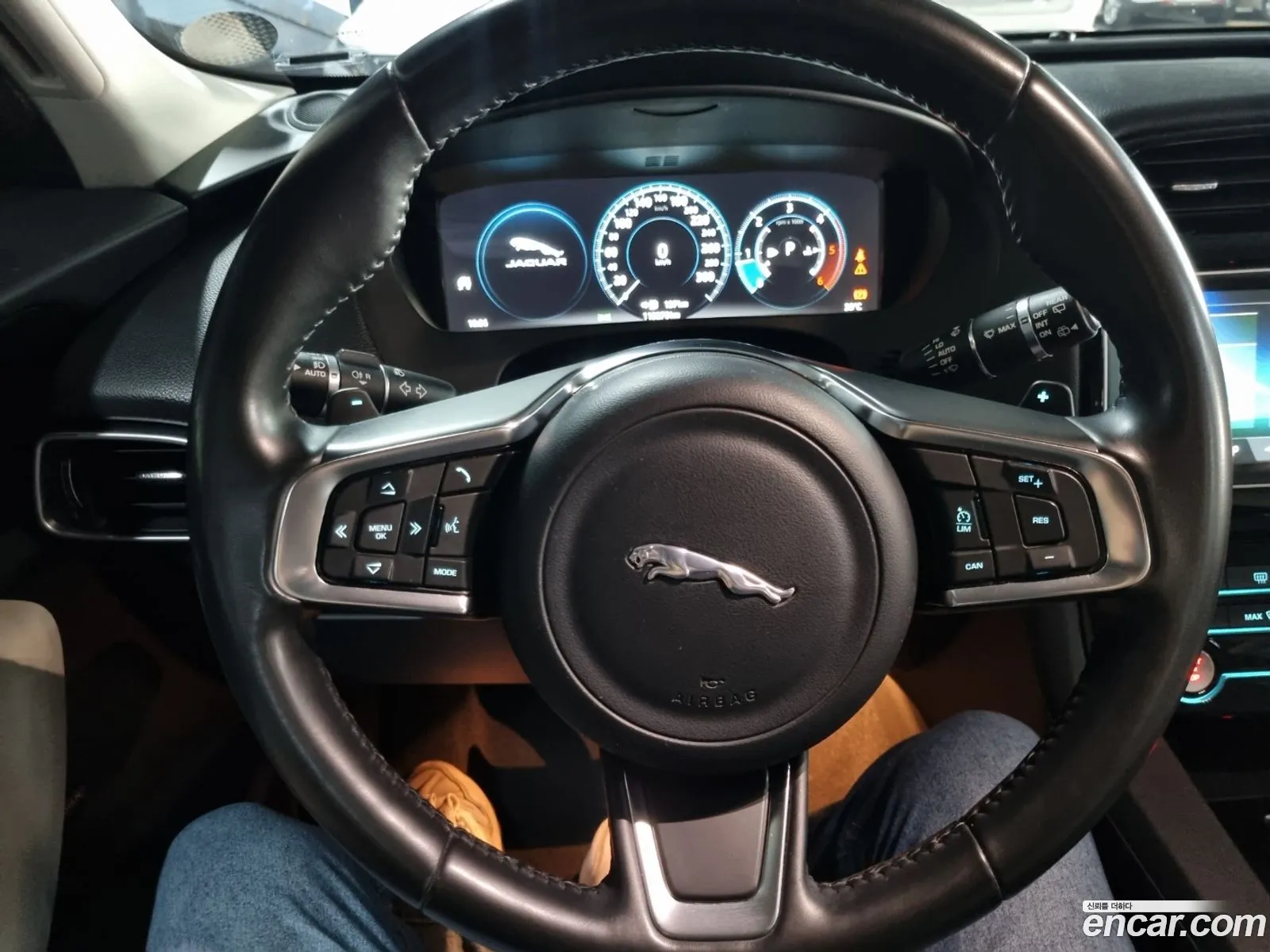 Jaguar F-Pace 2018 — 12