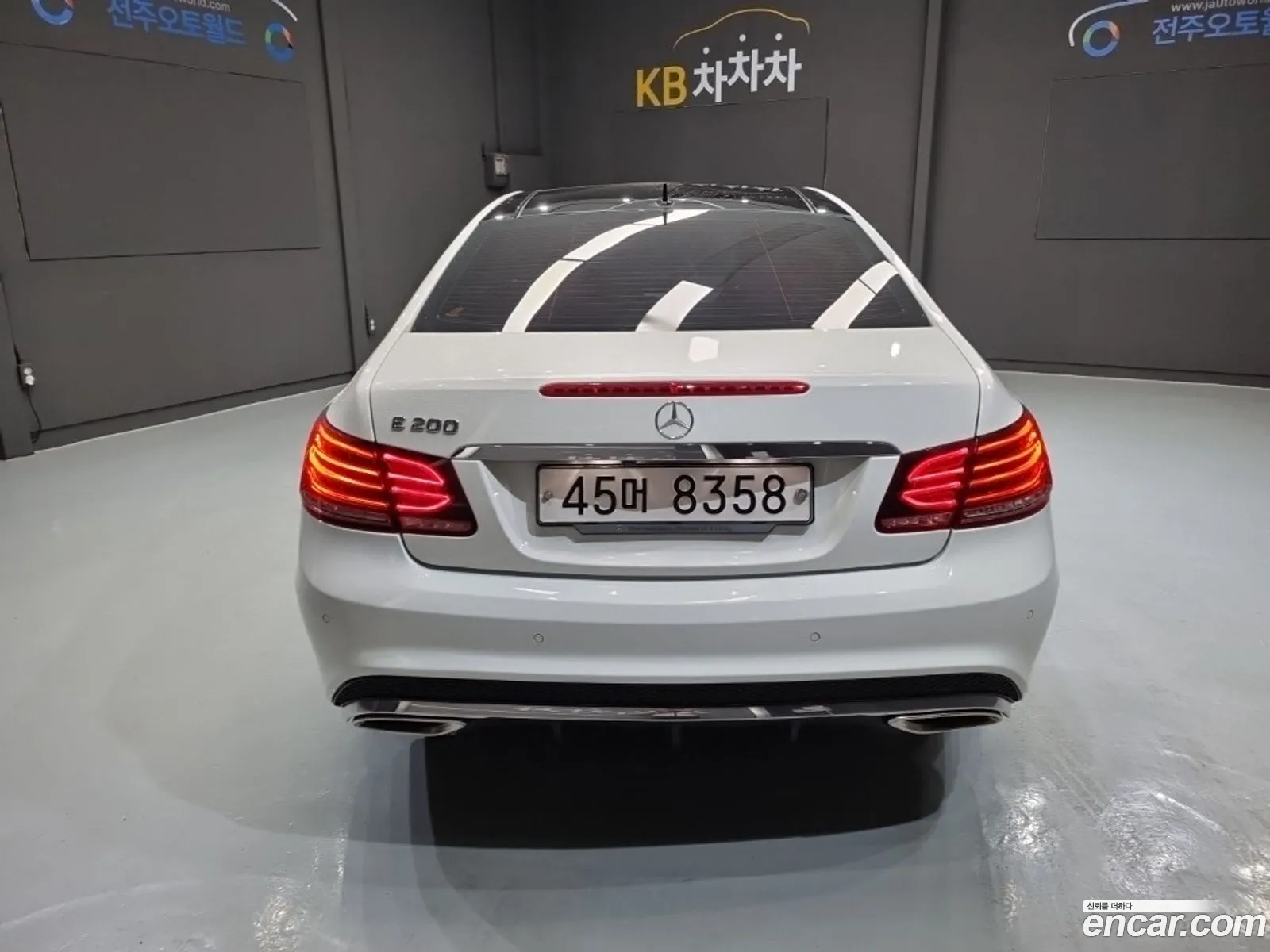 Mercedes-Benz E-Class W212 2013 — 12
