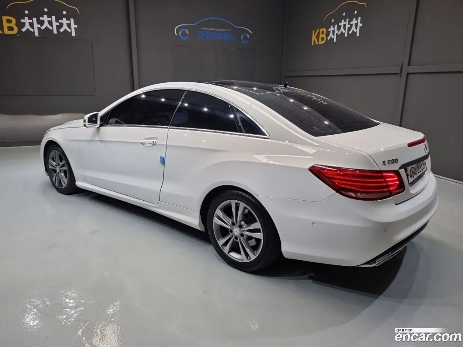 Mercedes-Benz E-Class W212 2013 — 15