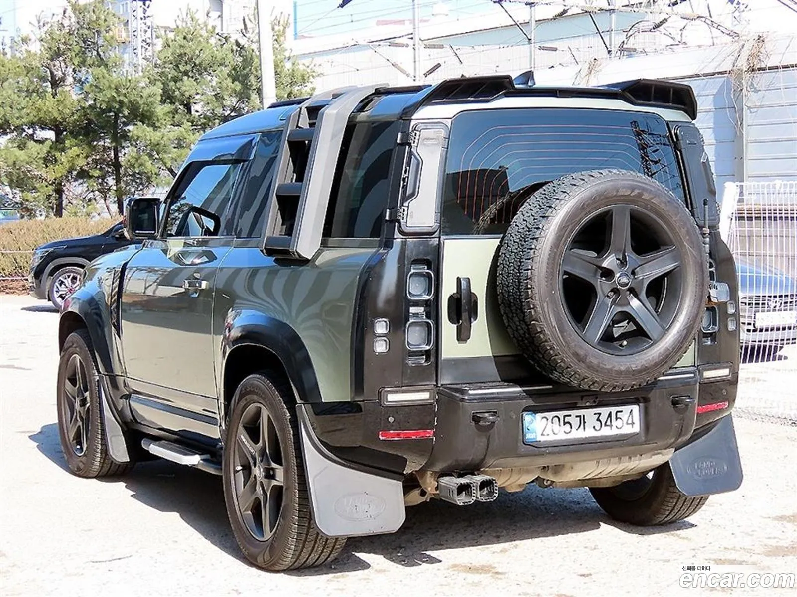 Land Rover Defender 2021 — 18
