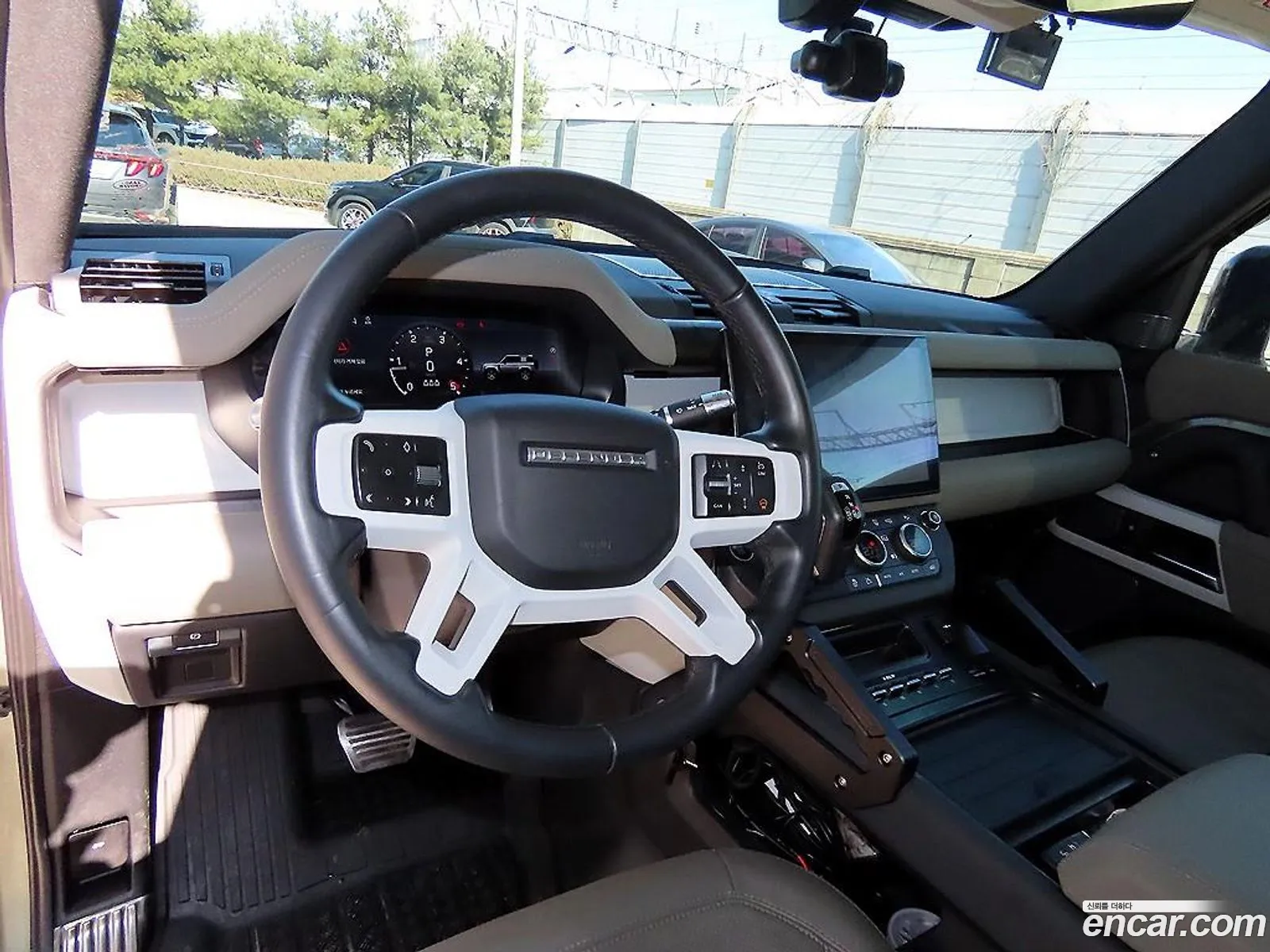Land Rover Defender 2021 — 16