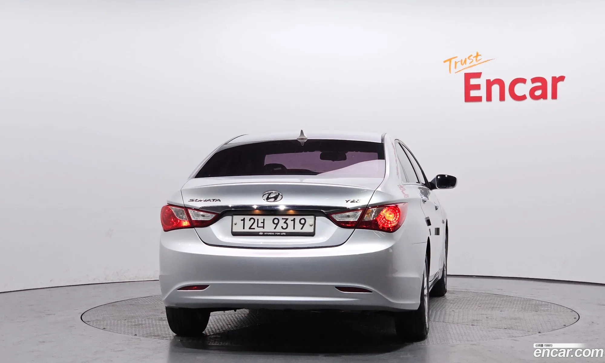 Hyundai YF Sonata 2011 — 12