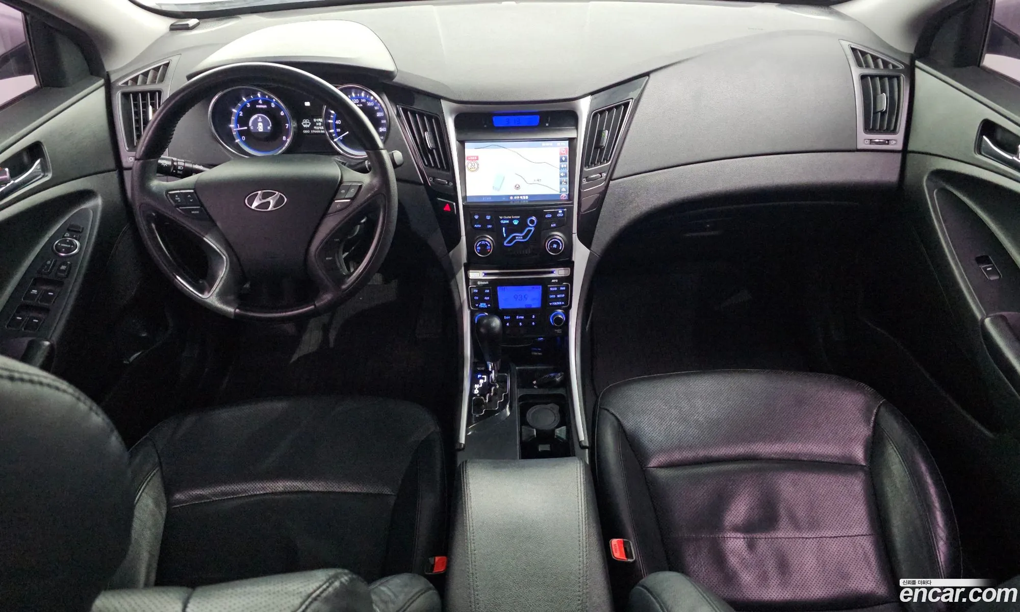 Hyundai YF Sonata 2011 — 17