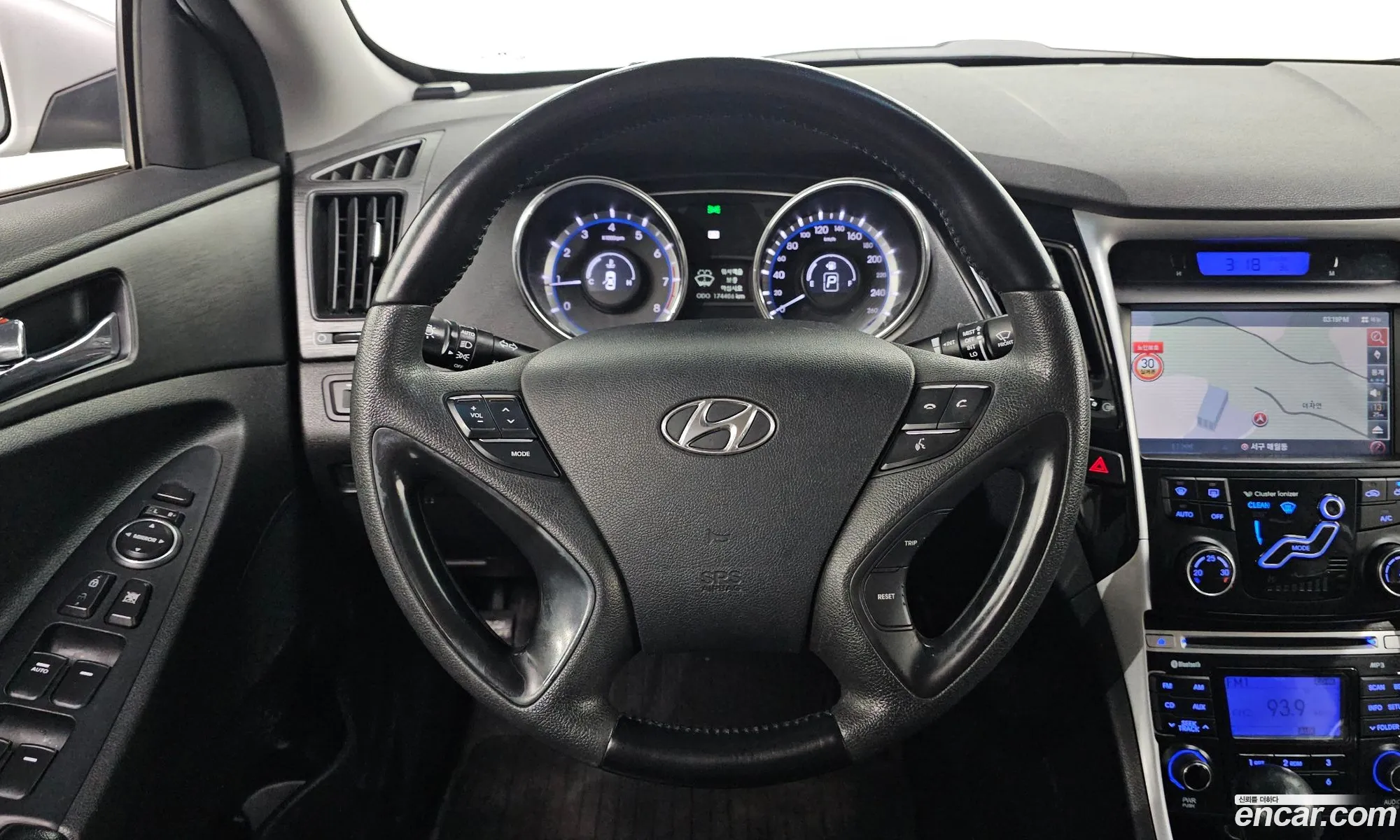 Hyundai YF Sonata 2011 — 19