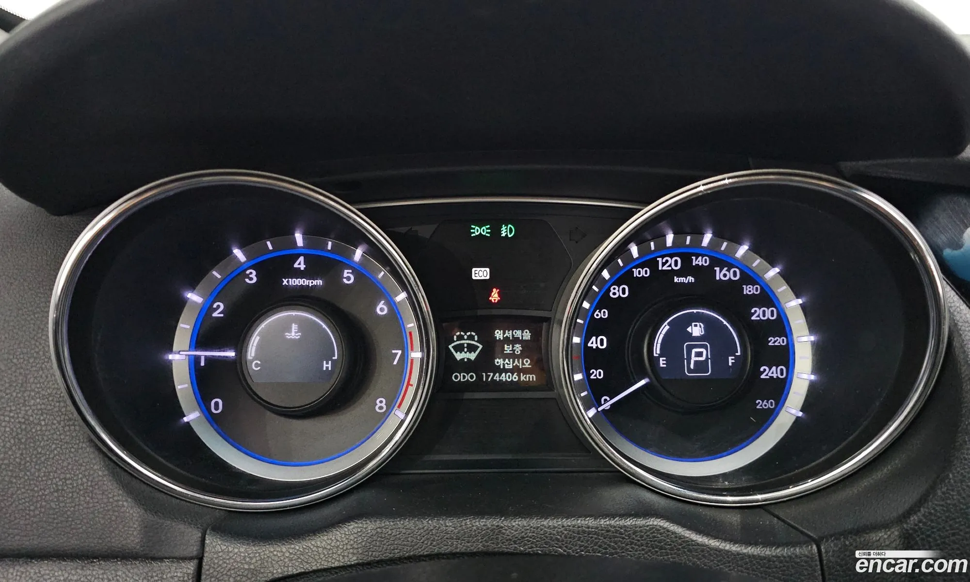 Hyundai YF Sonata 2011 — 10