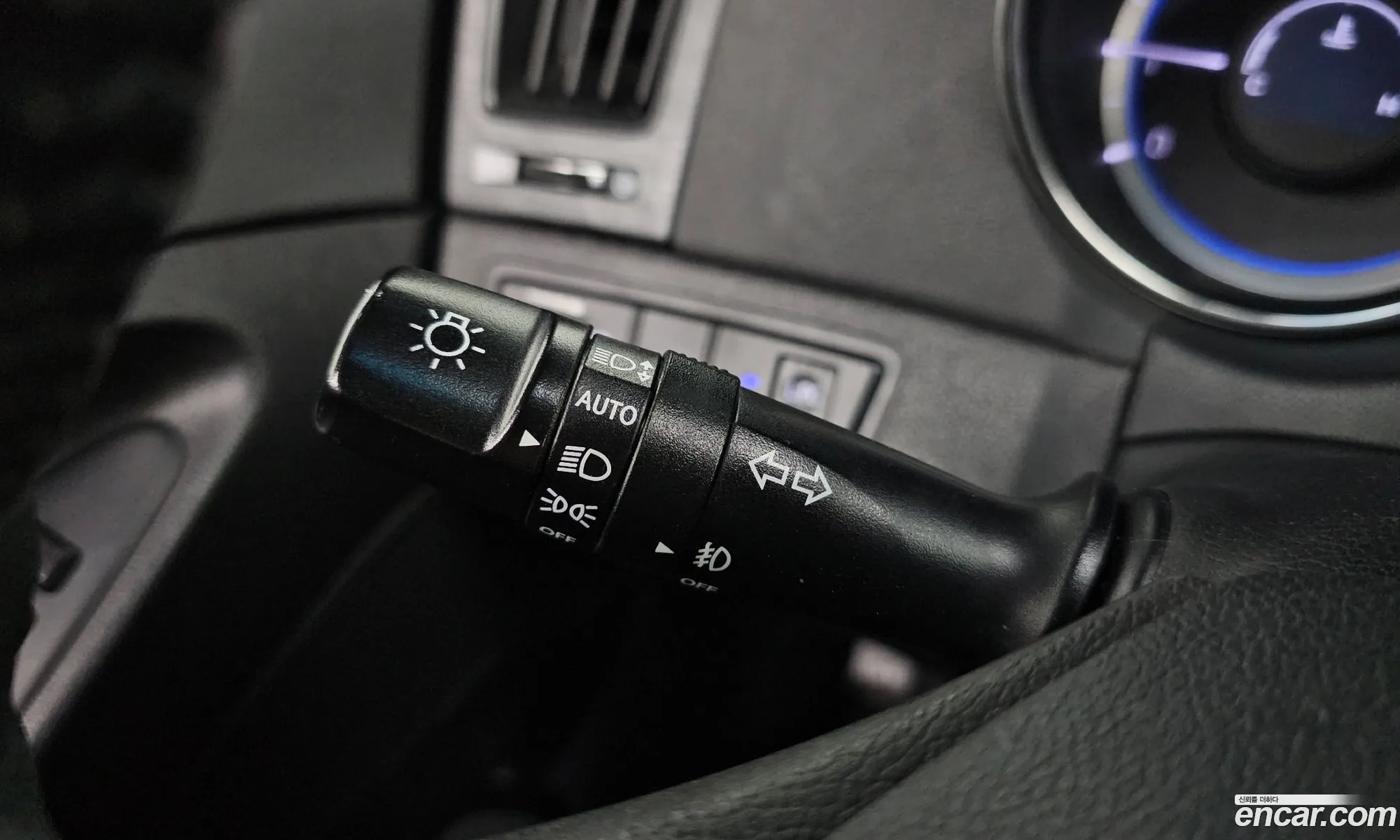 Hyundai YF Sonata 2011 — 20