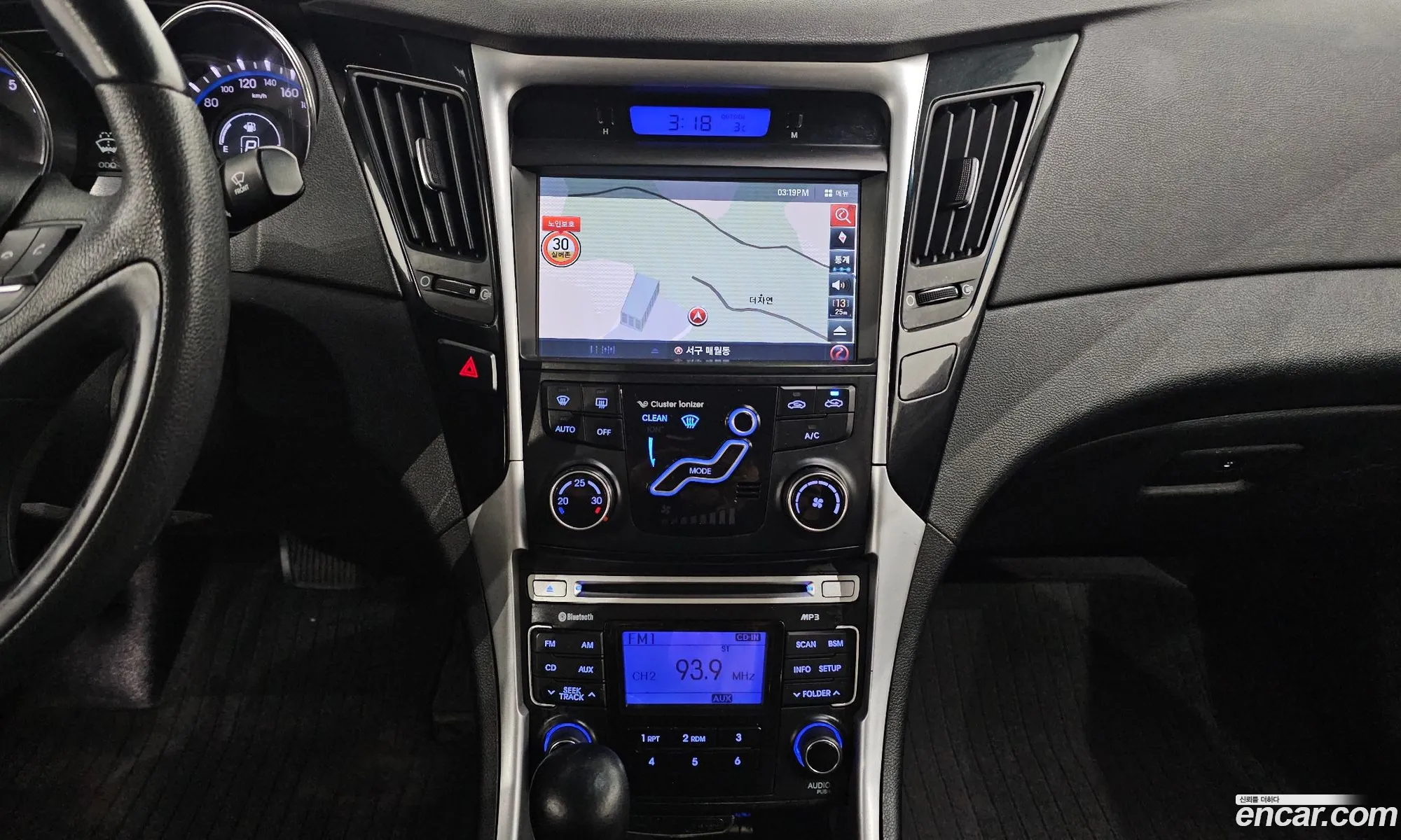 Hyundai YF Sonata 2011 — 18