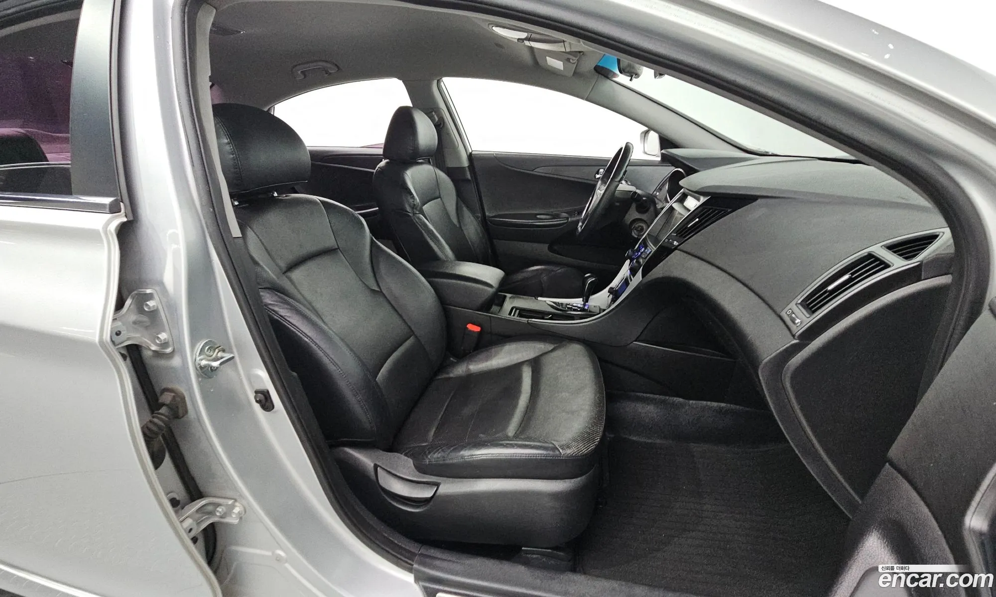 Hyundai YF Sonata 2011 — 13