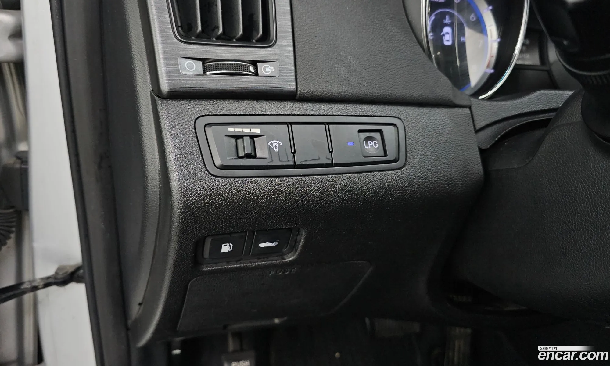 Hyundai YF Sonata 2011 — 15