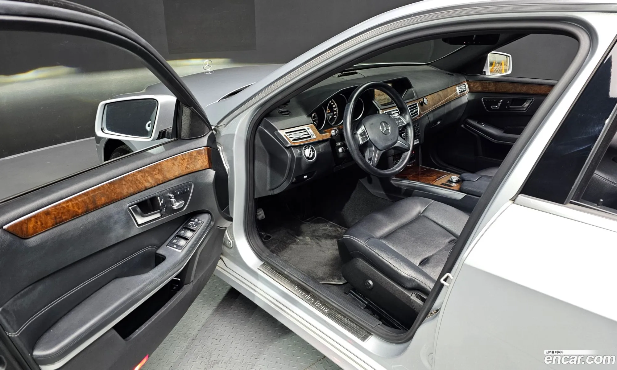 Mercedes-Benz E-Class W212 2013 WDDHF3EB4EA804449 — 12