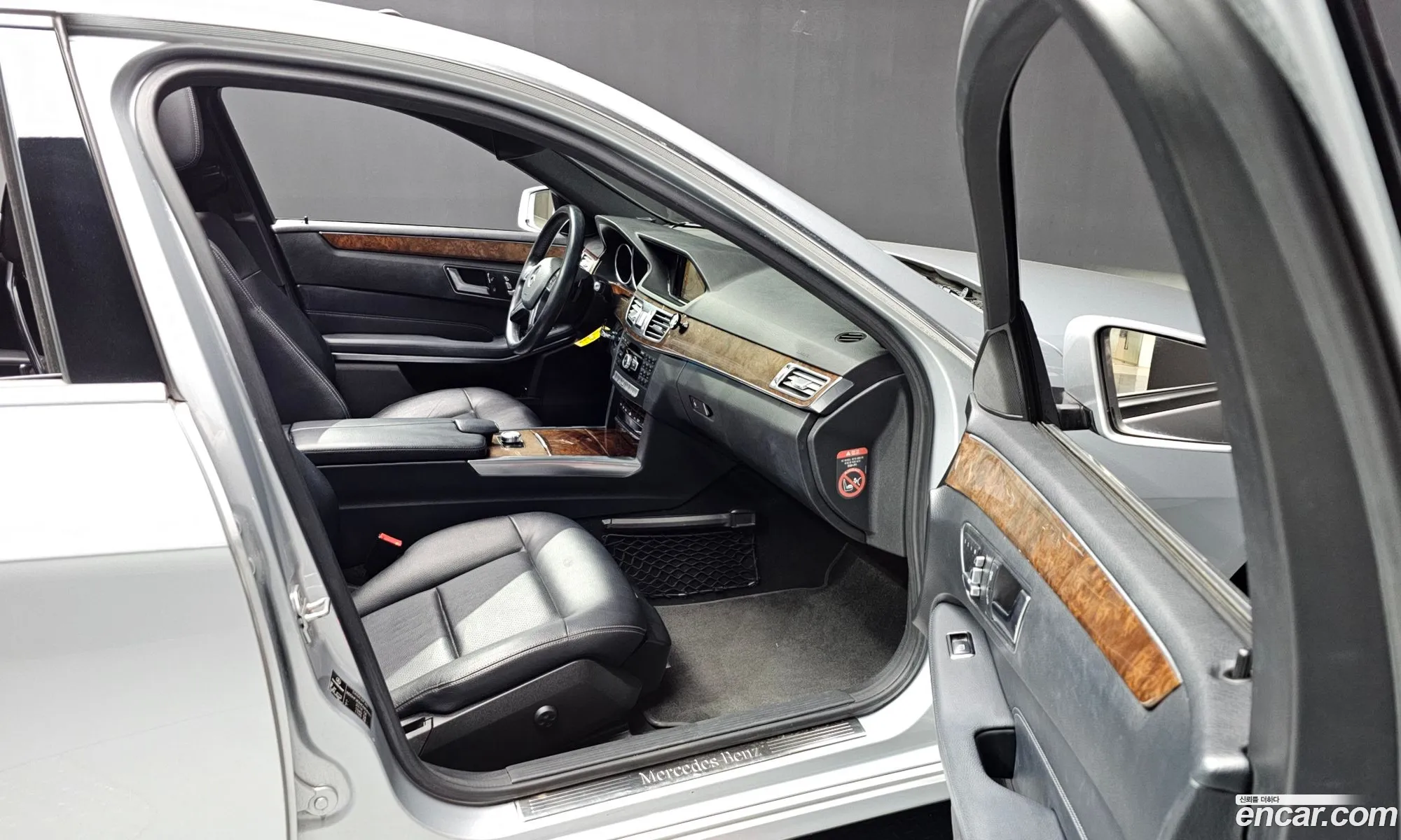 Mercedes-Benz E-Class W212 2013 WDDHF3EB4EA804449 — 17