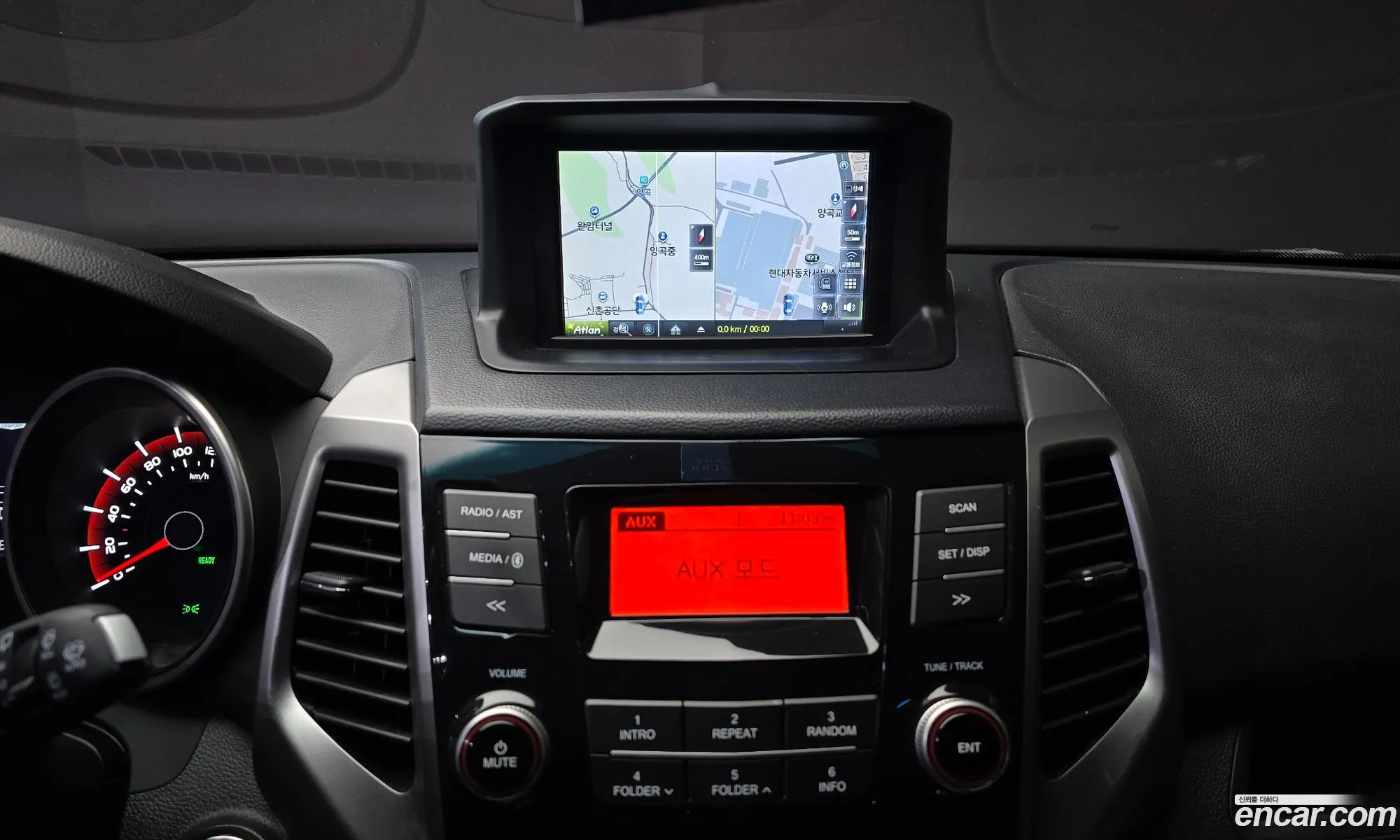 KG Mobility (SsangYong) Tivoli 2015 — 3