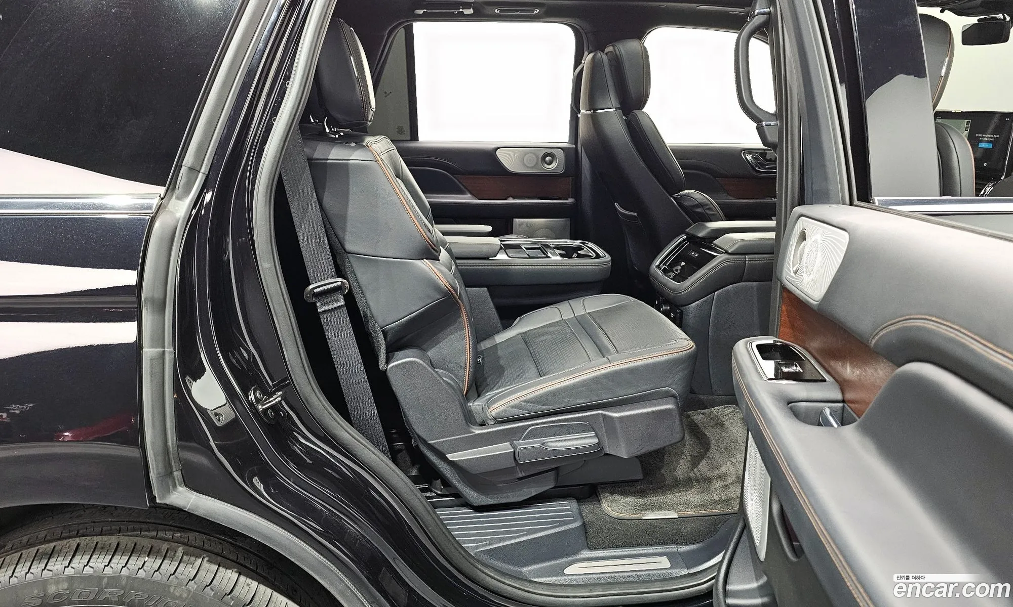 Lincoln Navigator 2023 — 14