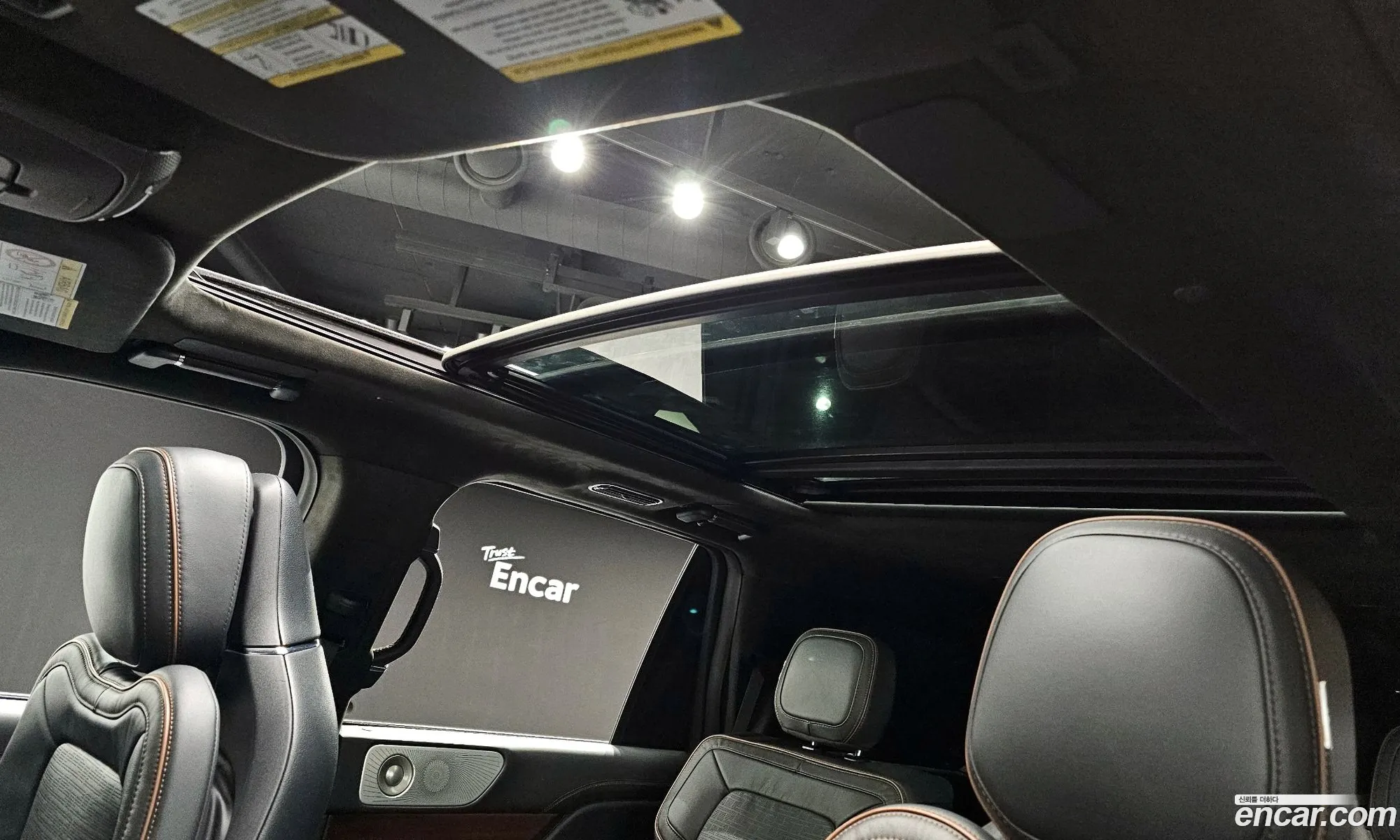Lincoln Navigator 2023 — 12