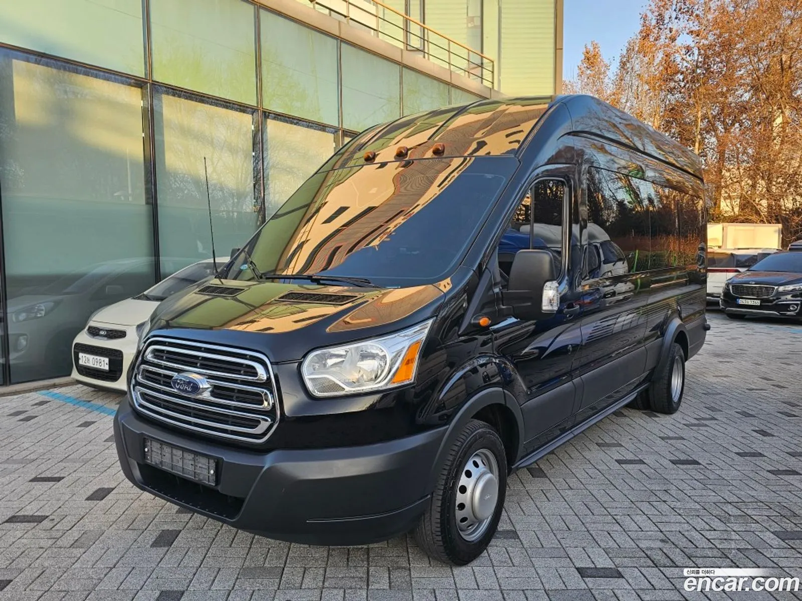 Ford Transit 2017 1FBVU4XG7HKA43081 — 17