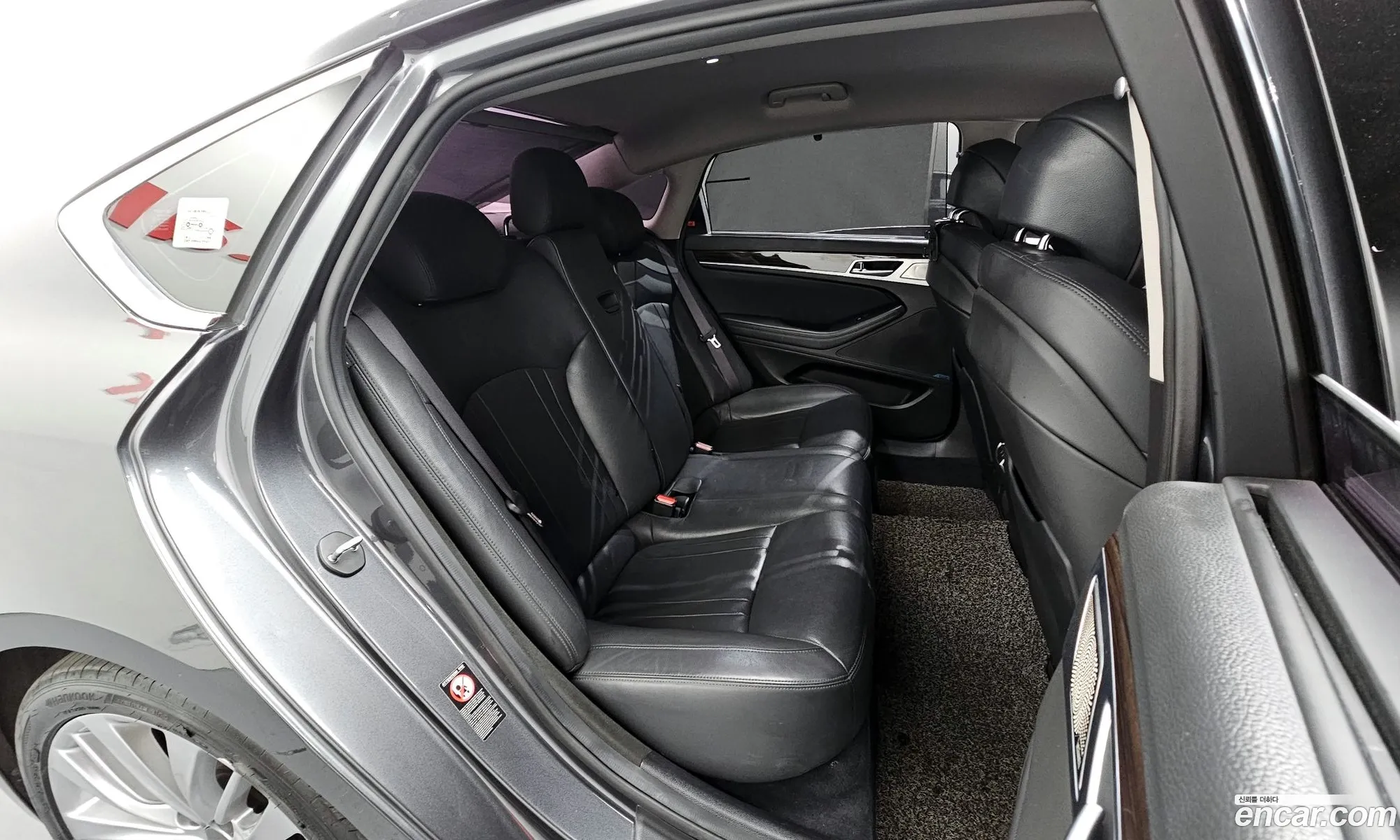 Genesis G80 2018 — 19