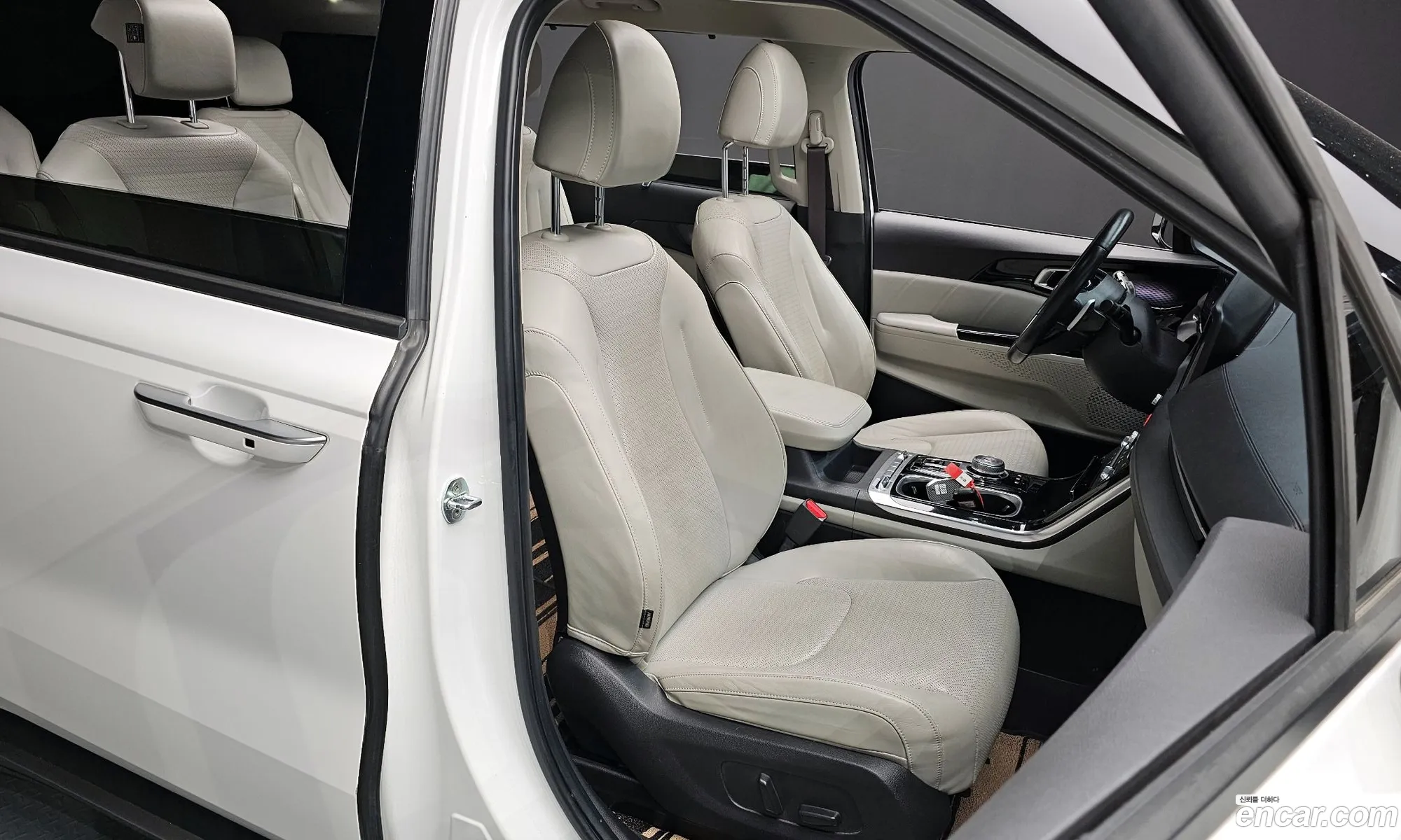Kia Carnival 2021 KNANE81BBNS164460 — 4