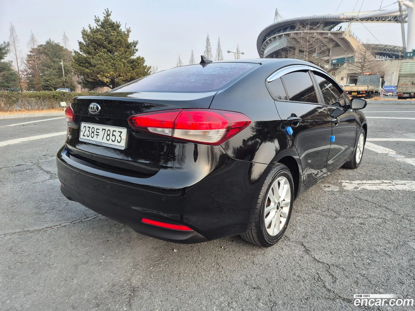 Kia K3 2016 — 17