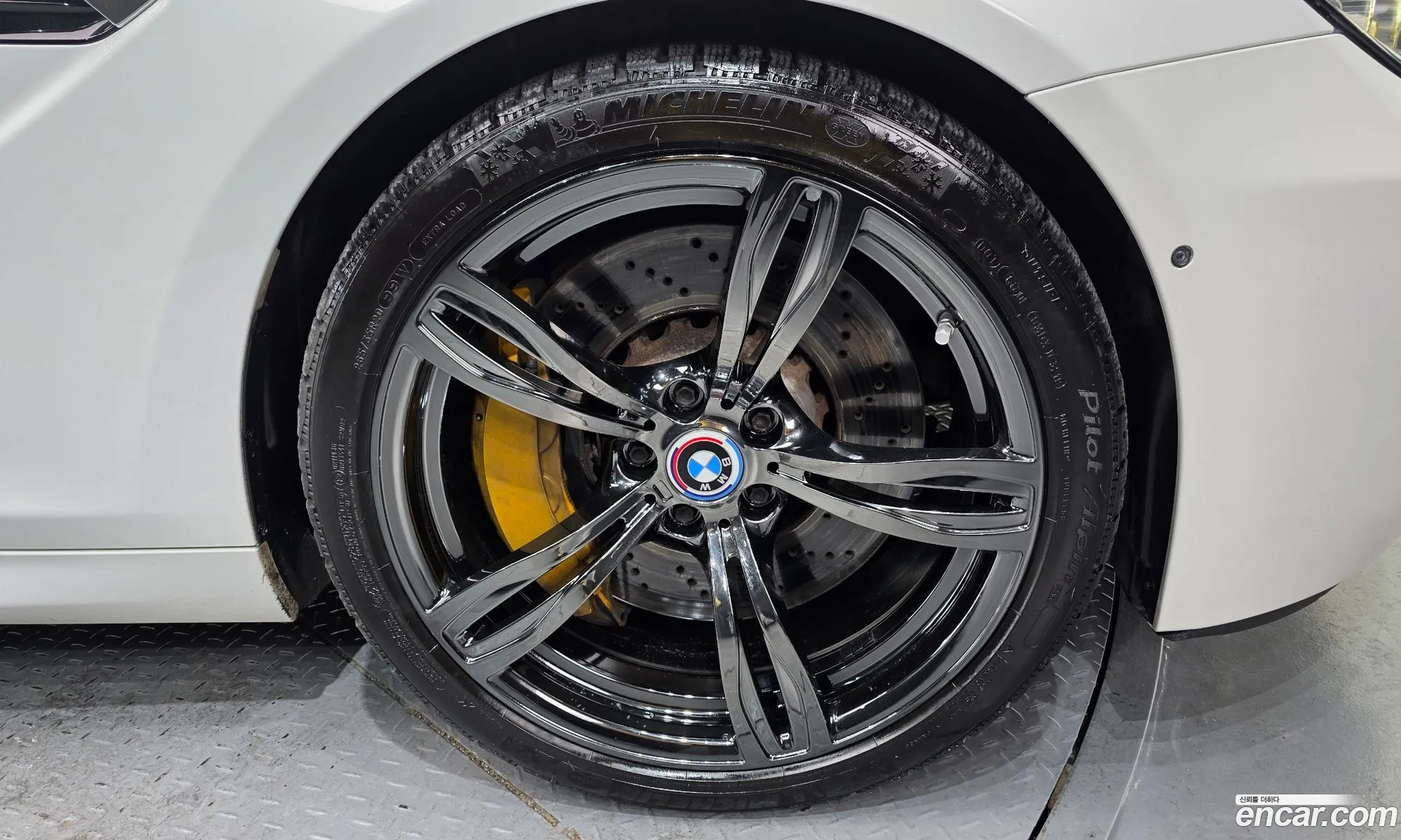 BMW M6 2016 WBS6J9103GD938192 — 3