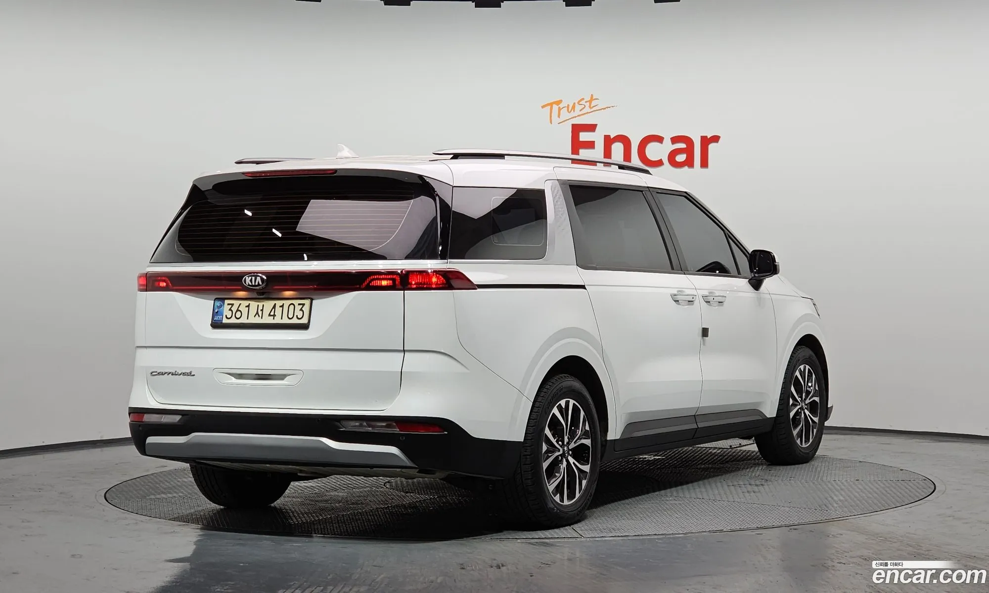 Kia Carnival 2021 — 17