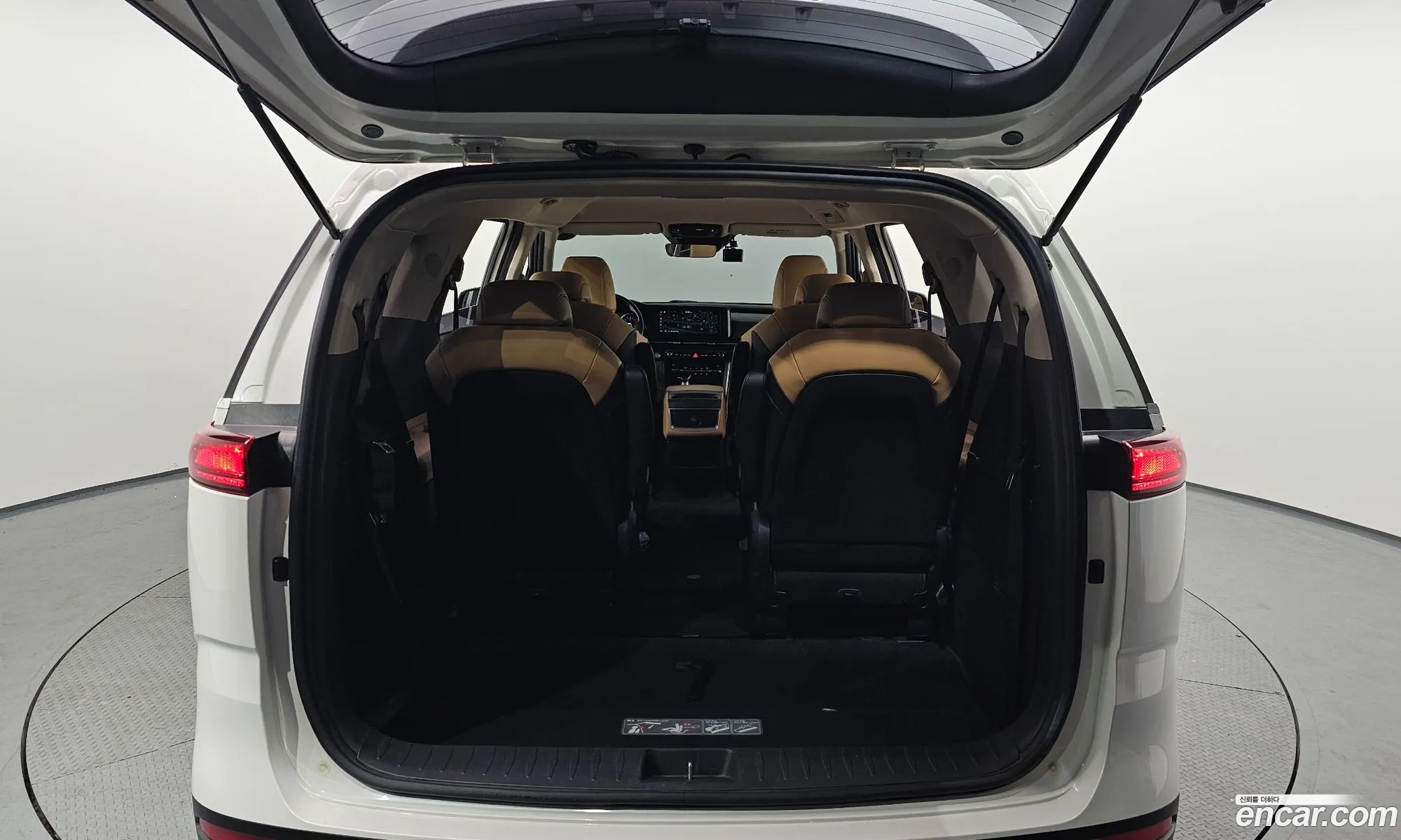 Kia Carnival 2021 — 7