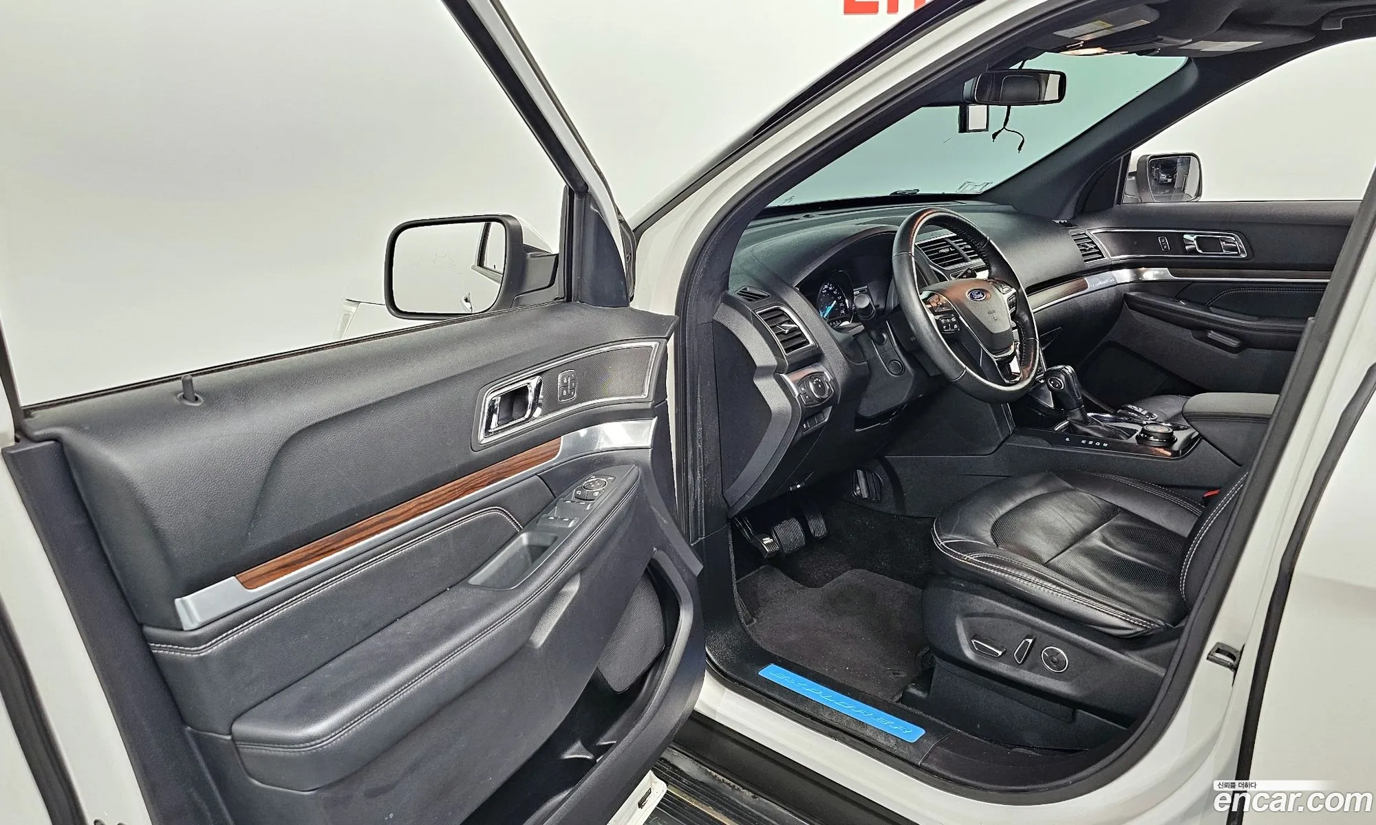 Ford Explorer 2018 1FM5K8FH2JGC88359 — 16