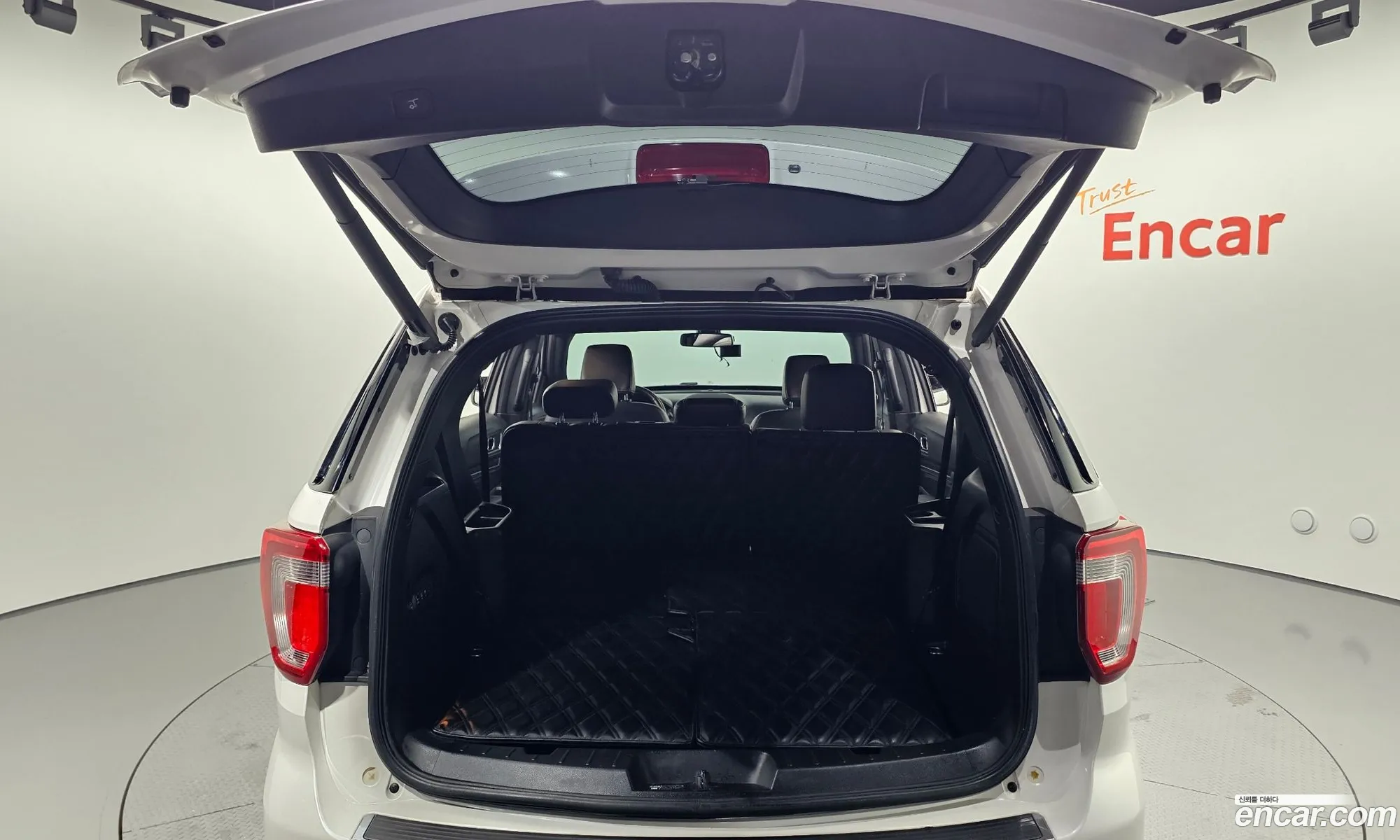 Ford Explorer 2018 1FM5K8FH2JGC88359 — 9