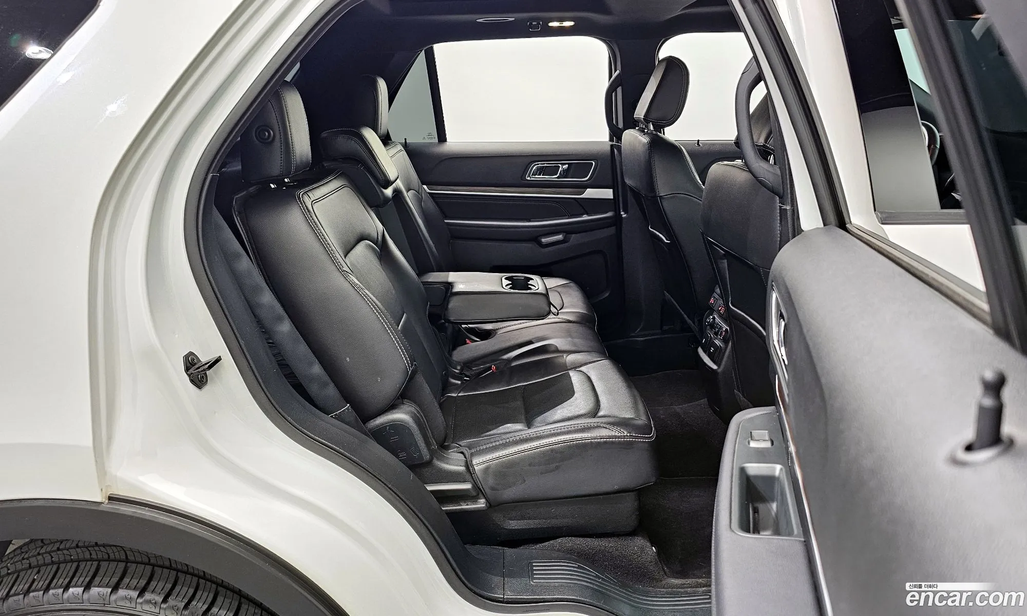 Ford Explorer 2018 1FM5K8FH2JGC88359 — 12