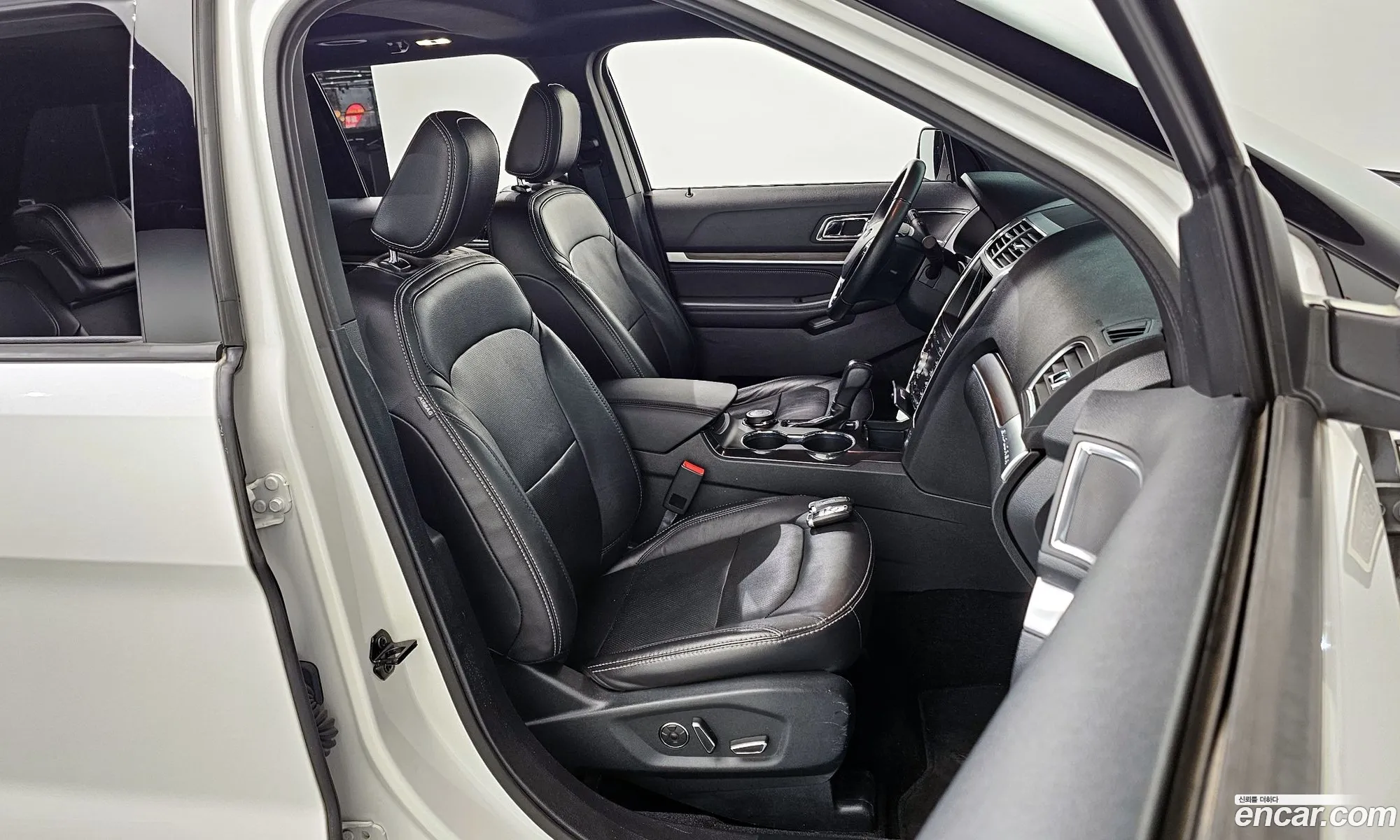 Ford Explorer 2018 1FM5K8FH2JGC88359 — 8
