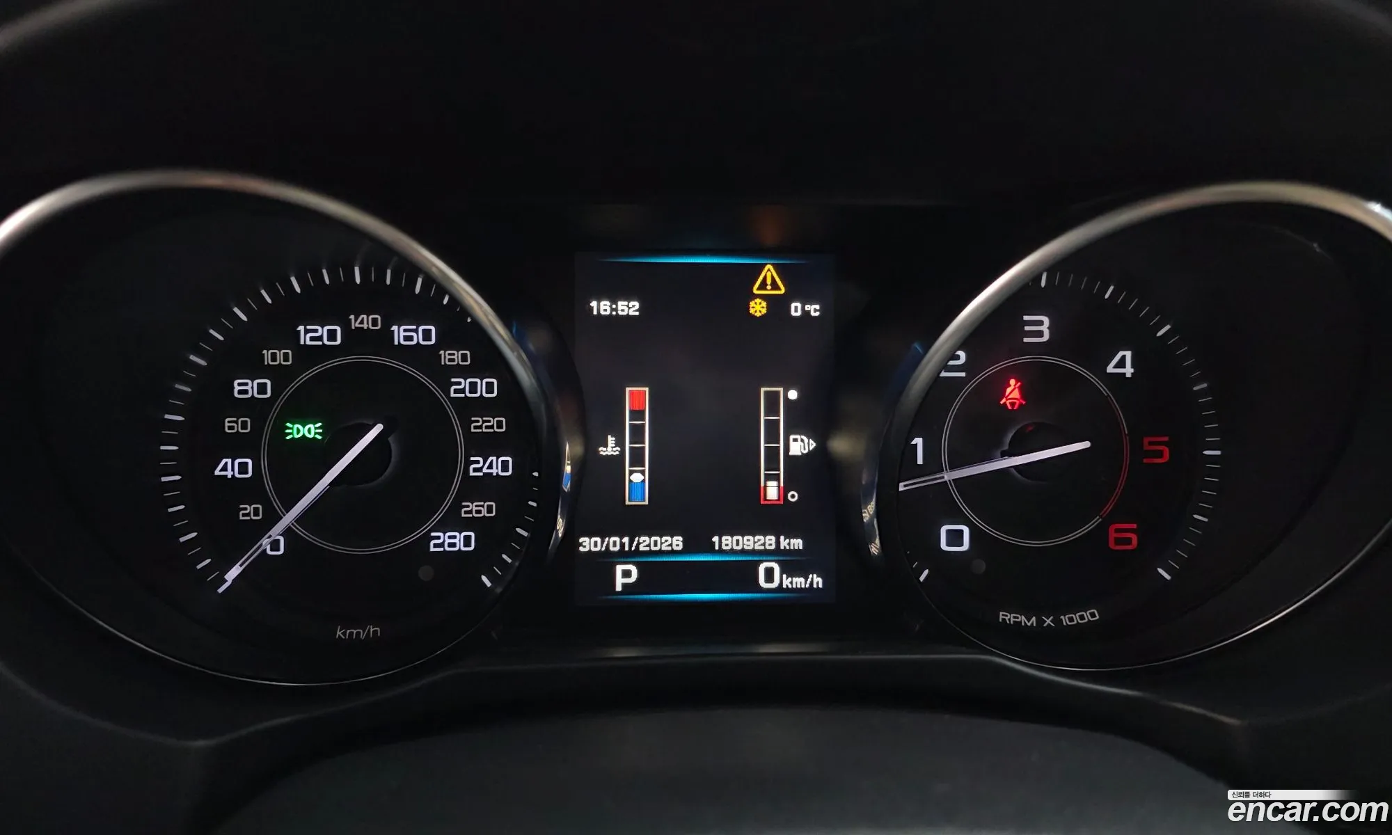 Jaguar XE 2016 — 18