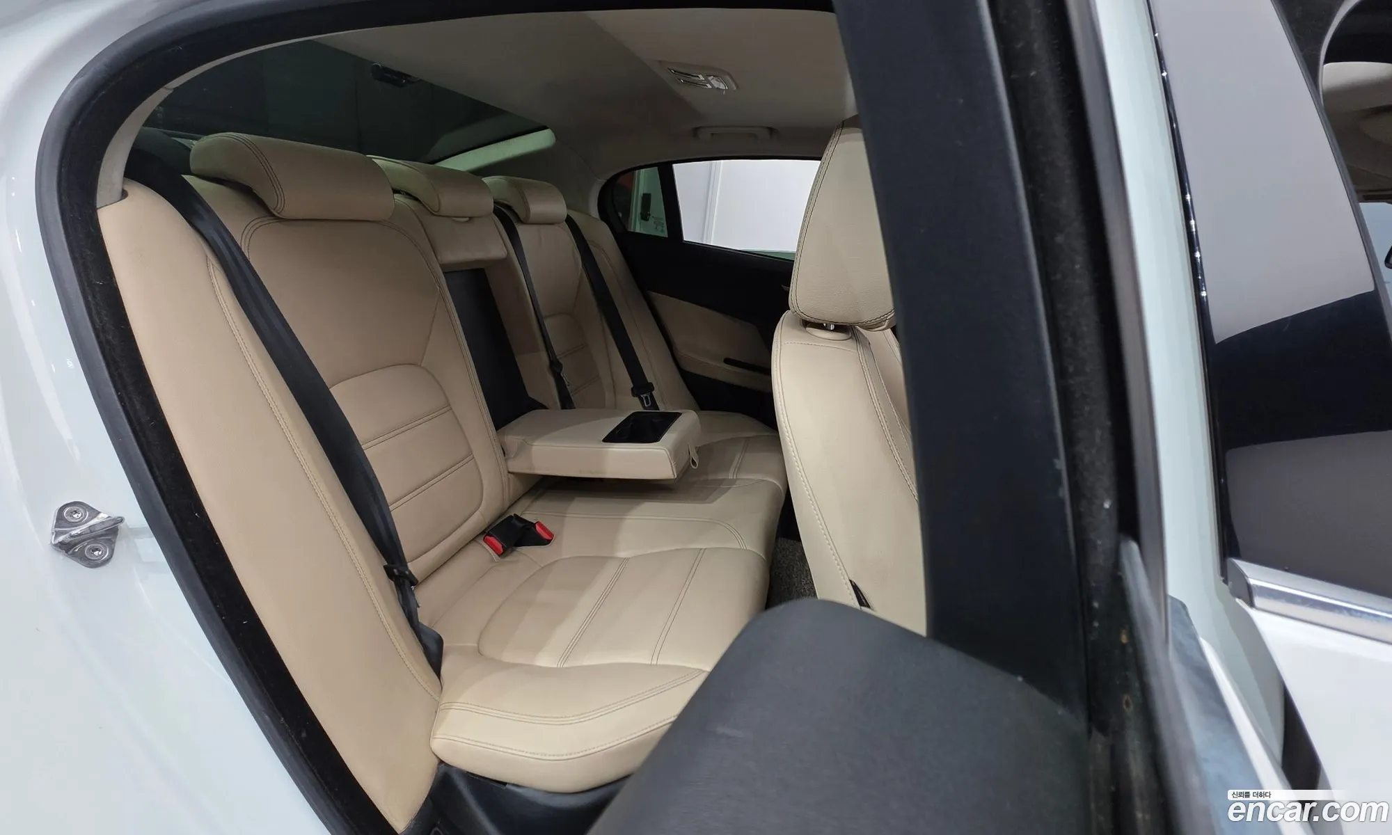 Jaguar XE 2016 — 11