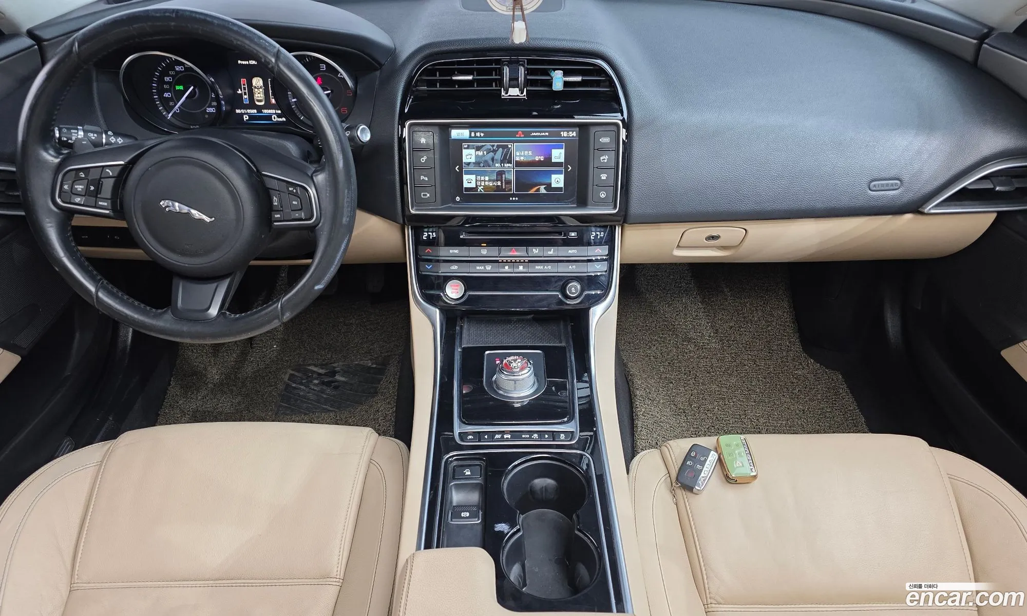 Jaguar XE 2016 — 13