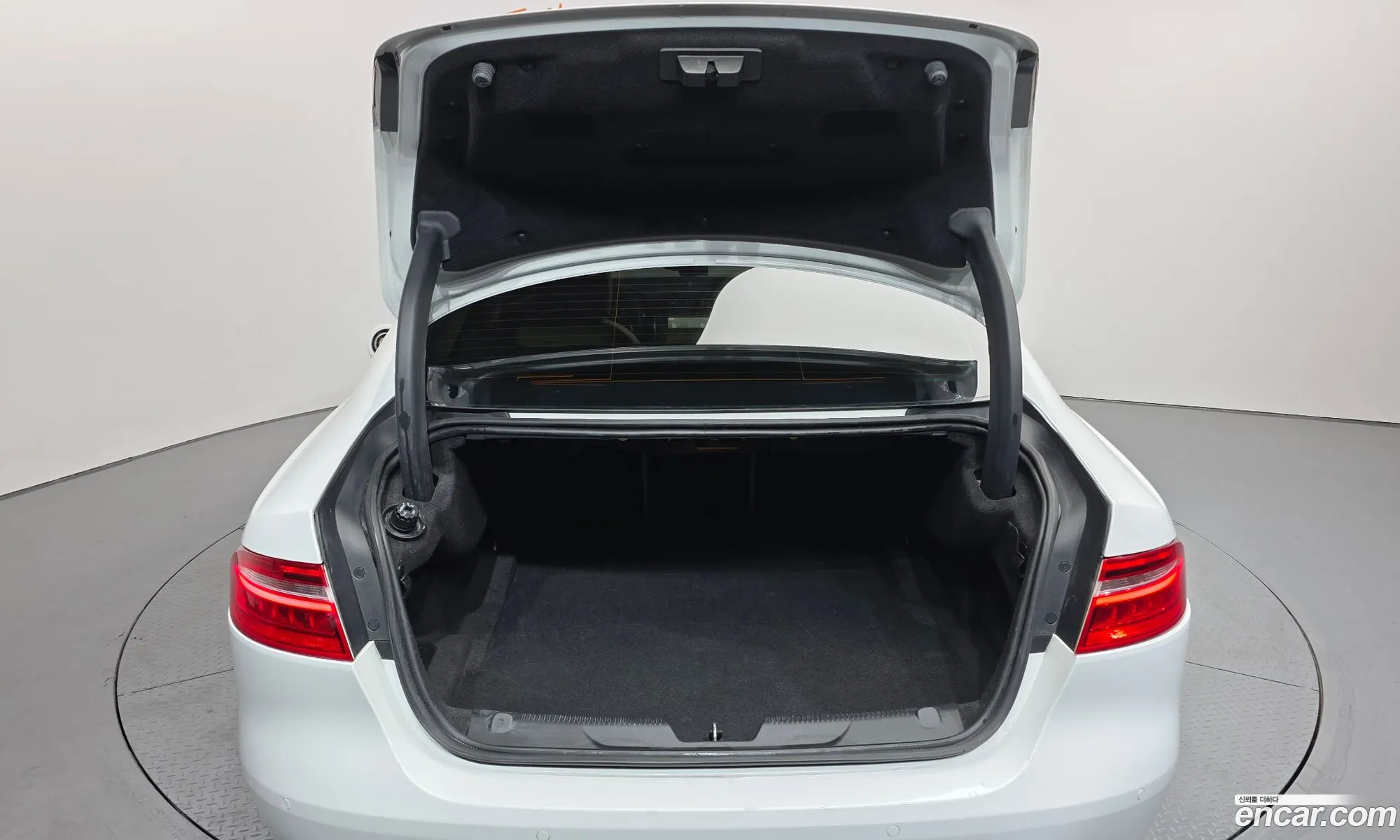 Jaguar XE 2016 — 20