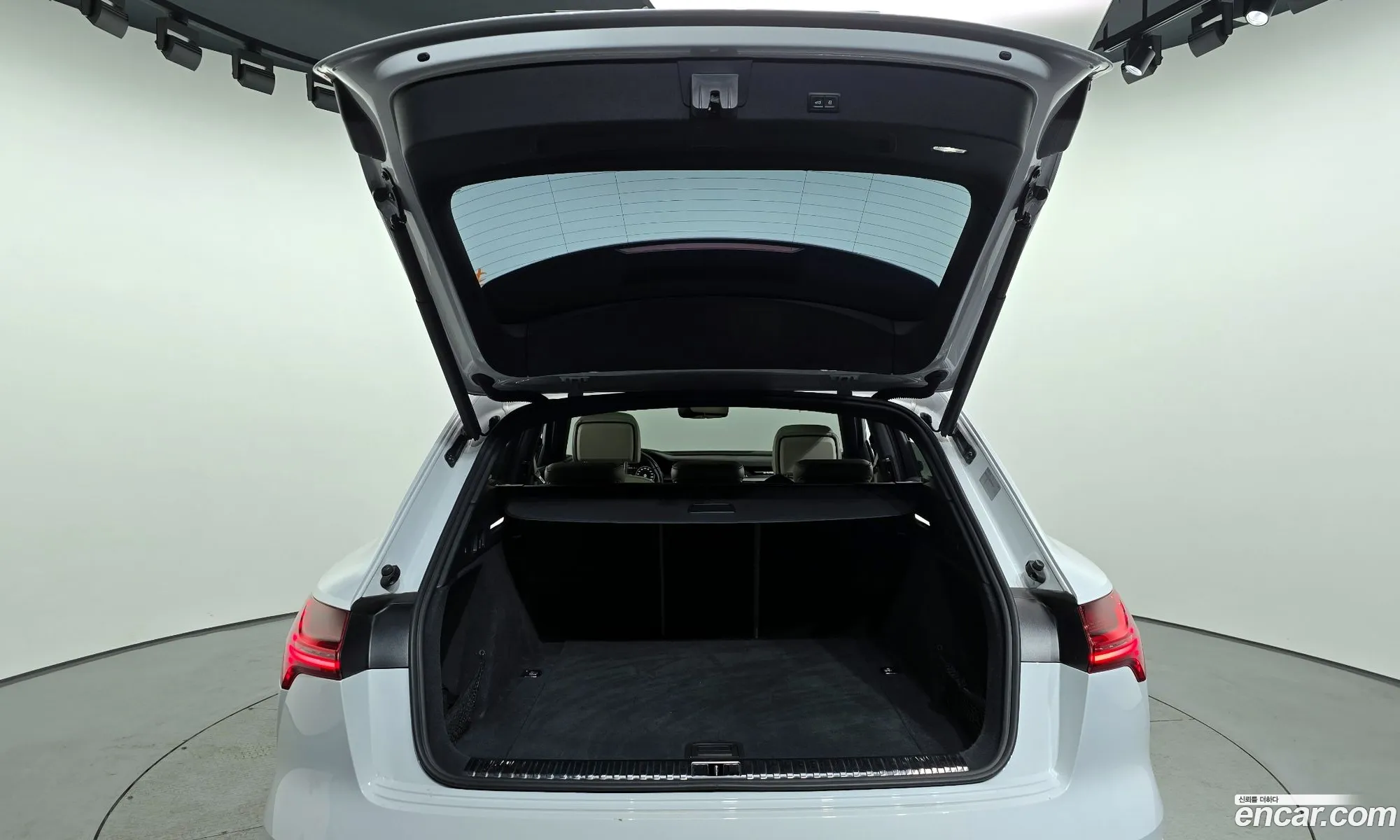 Audi e-tron 2021 WAUZZZGE8MB044077 — 9