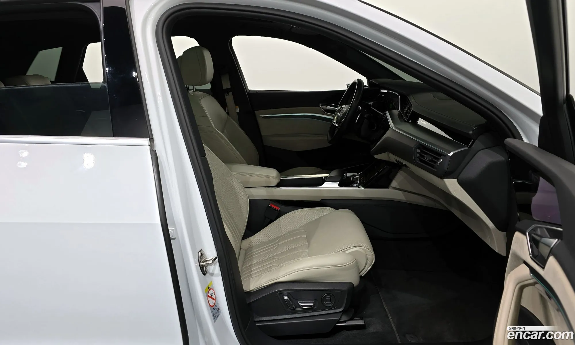 Audi e-tron 2021 WAUZZZGE8MB044077 — 3