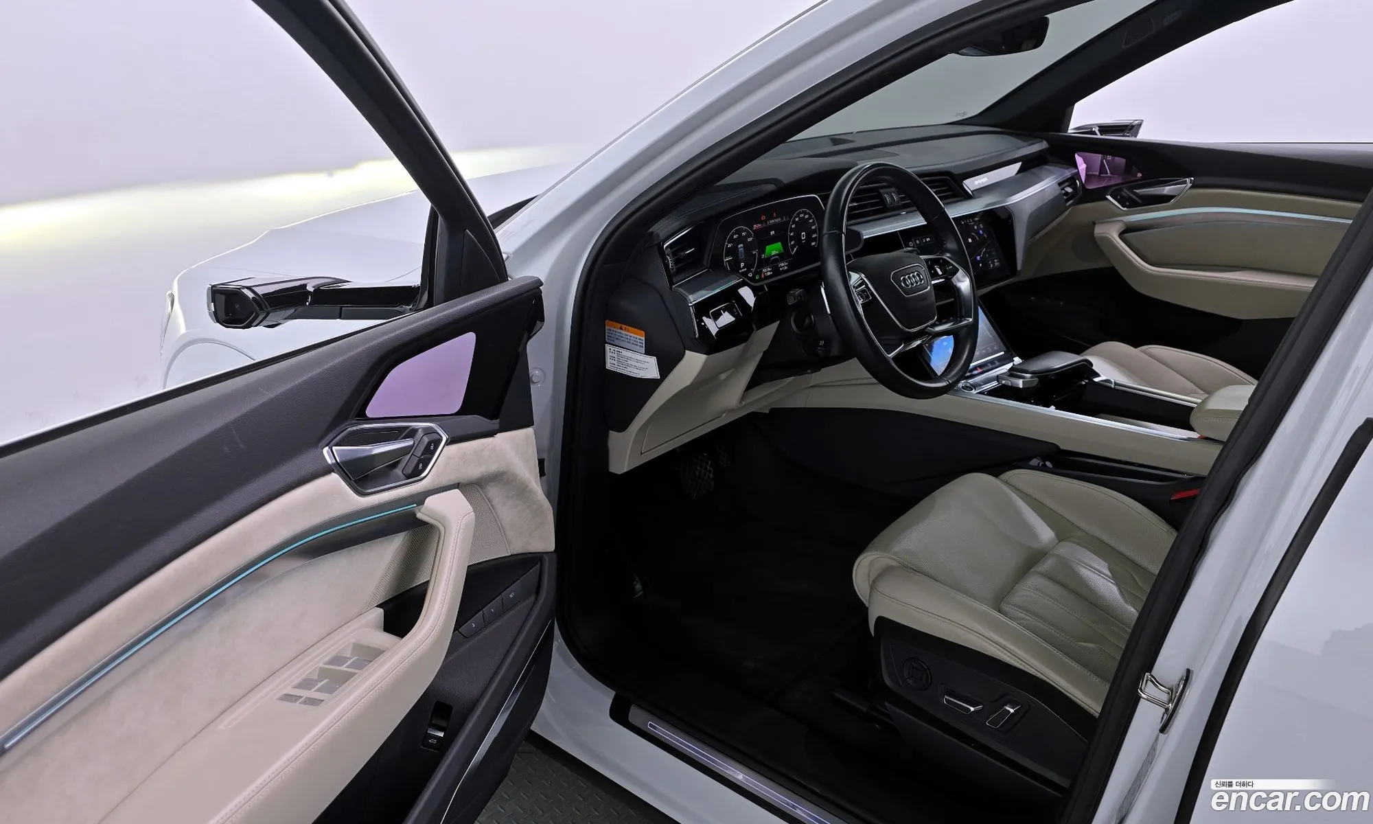 Audi e-tron 2021 WAUZZZGE8MB044077 — 2