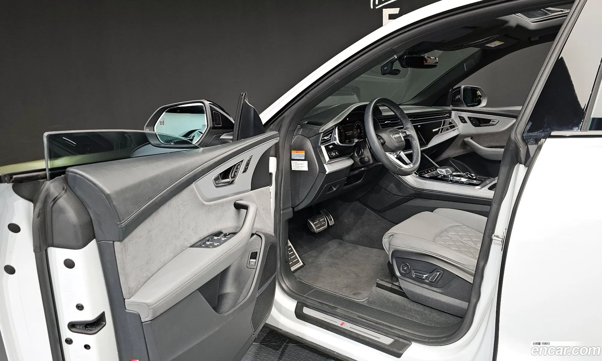 Audi Q8 2022 WAUZZZF11ND017484 — 18