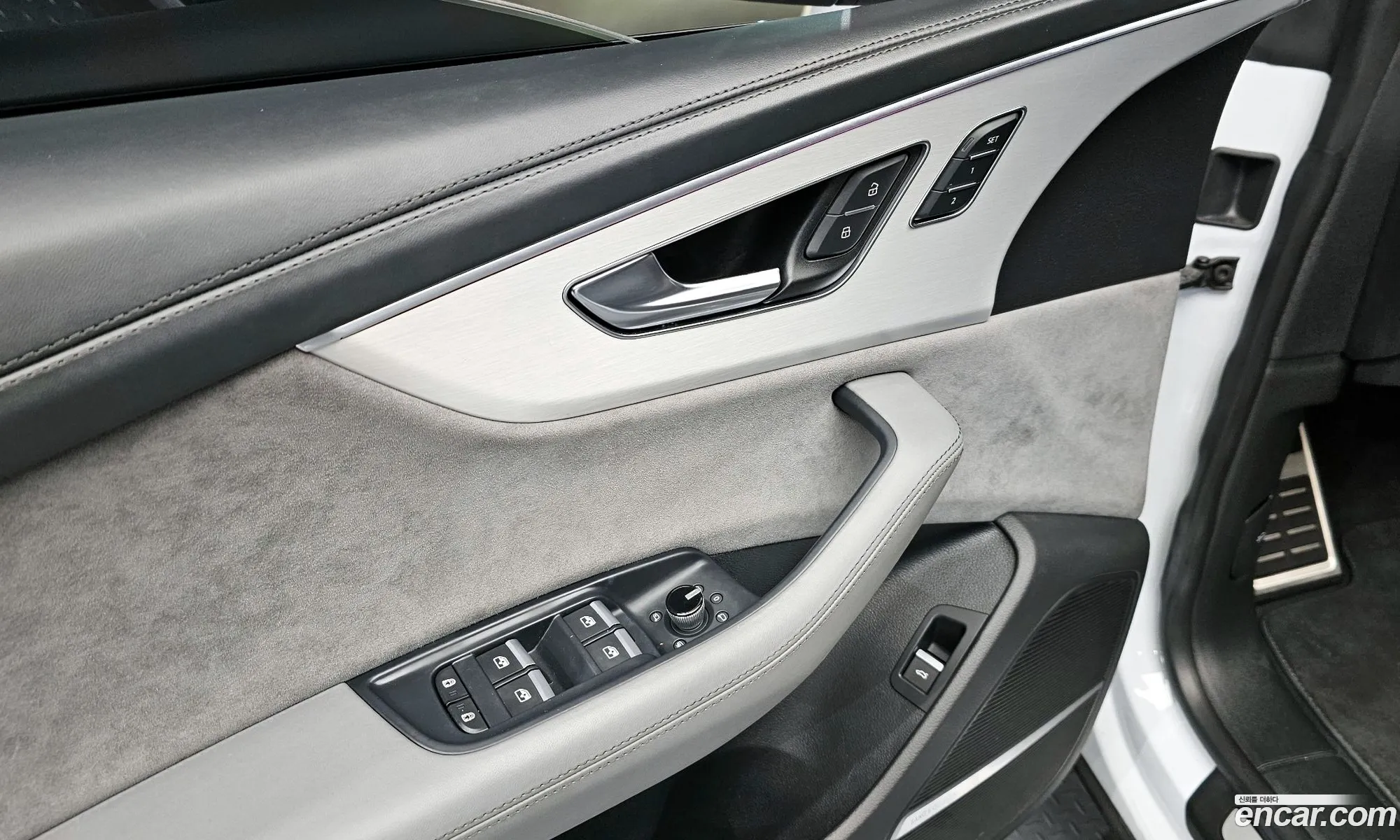 Audi Q8 2022 WAUZZZF11ND017484 — 4