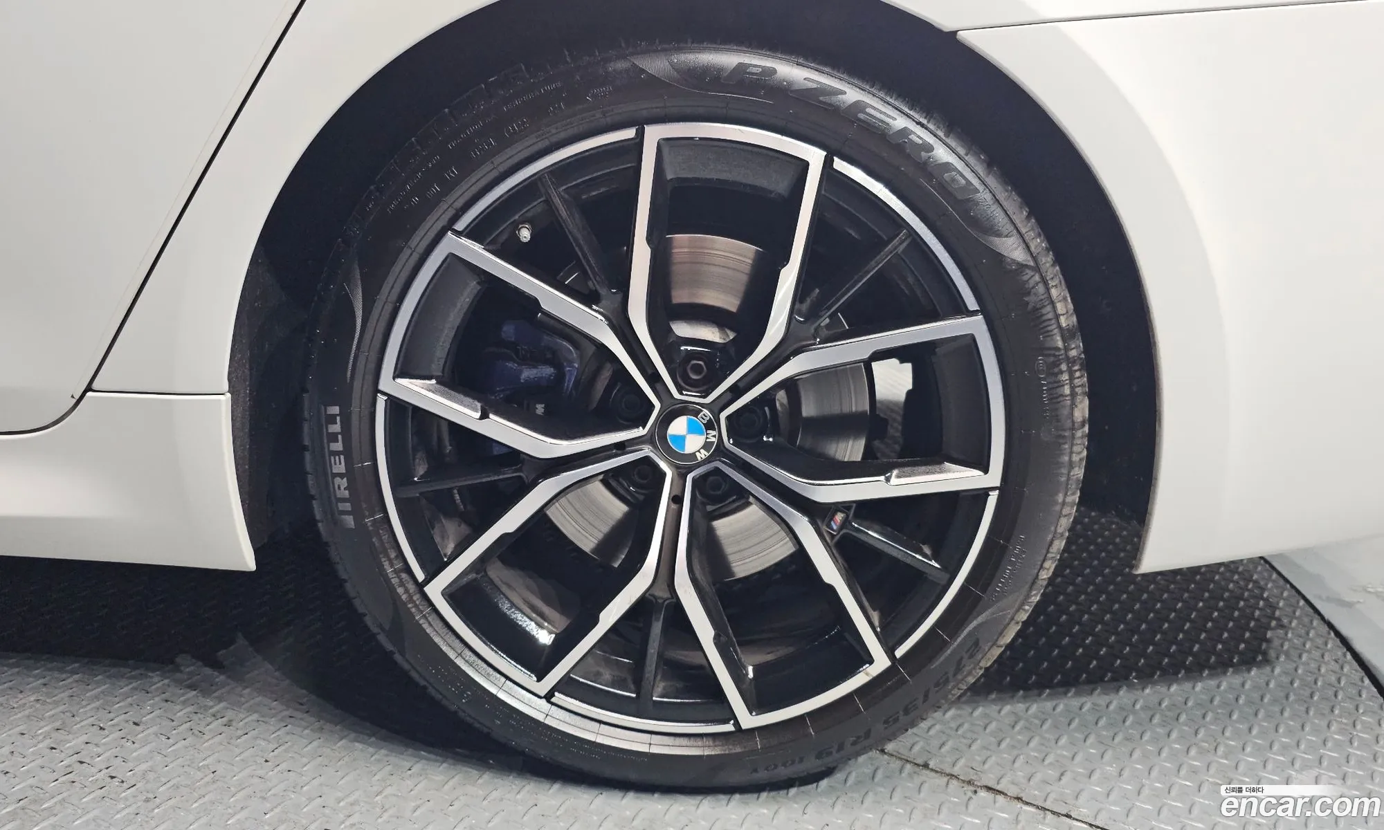 BMW 5 Series 2023 WBA71BH01PCL72352 — 17
