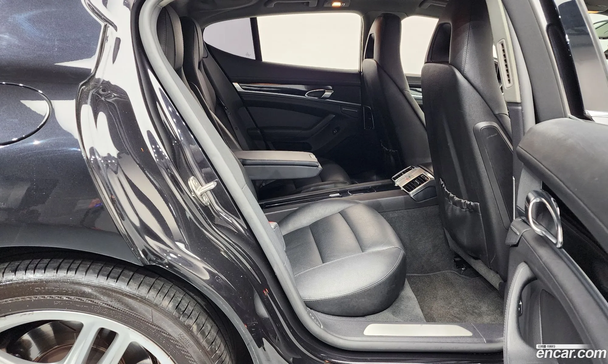 Porsche Panamera 2011 WP0AB2976BL062367 — 2