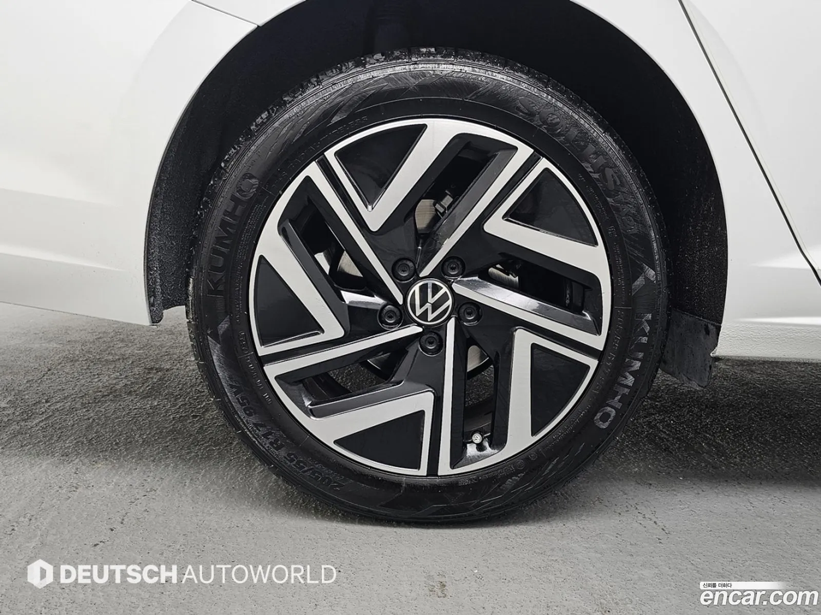 Volkswagen Jetta 7th Gen 2023 — 15
