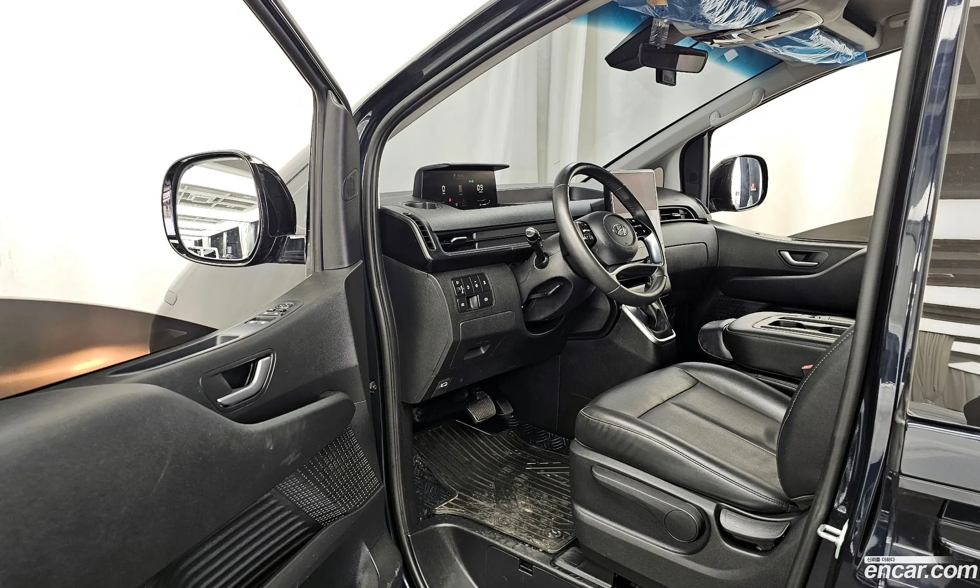 Hyundai Staria 2023 — 3