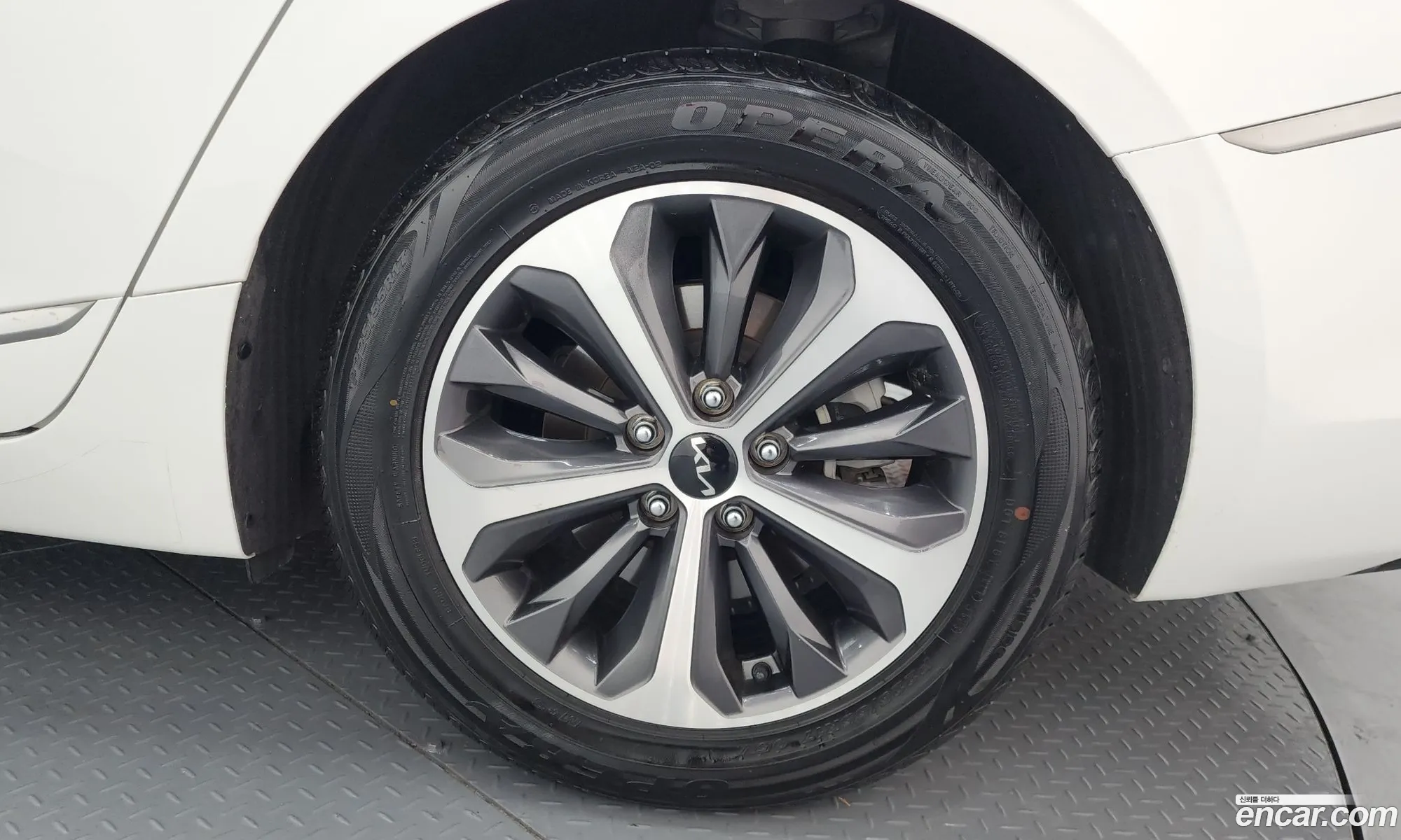 Kia K8 Hybrid 2022 — 14