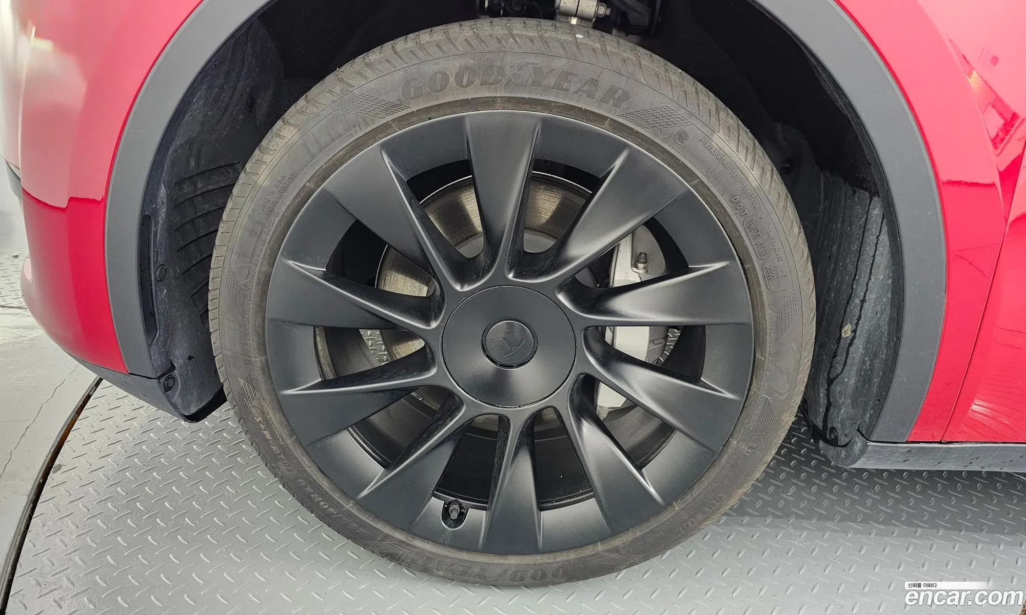 Tesla Model Y 2024 LRWYGCFS5RC402095 — 12
