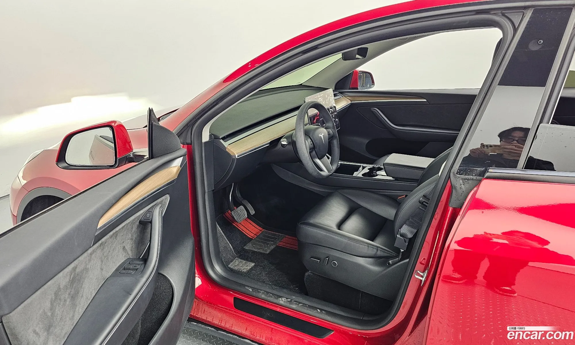 Tesla Model Y 2024 LRWYGCFS5RC402095 — 9